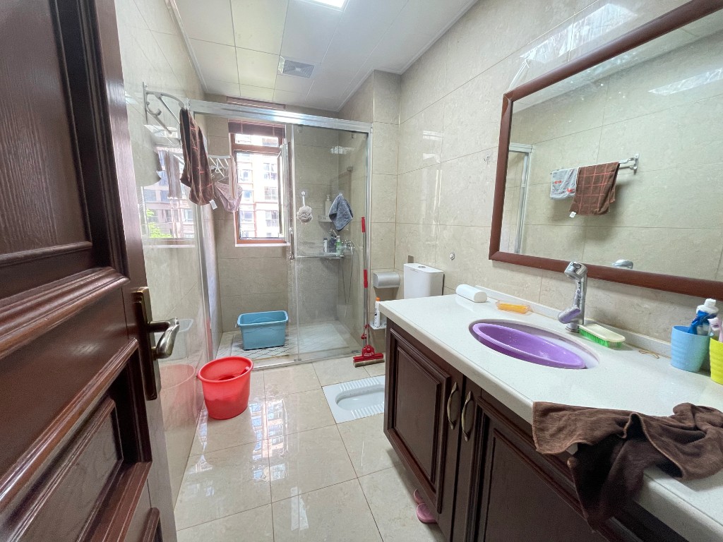 城市公园 3室2厅2卫 145.0万 城市公园 3室2厅2卫 145.0万客厅