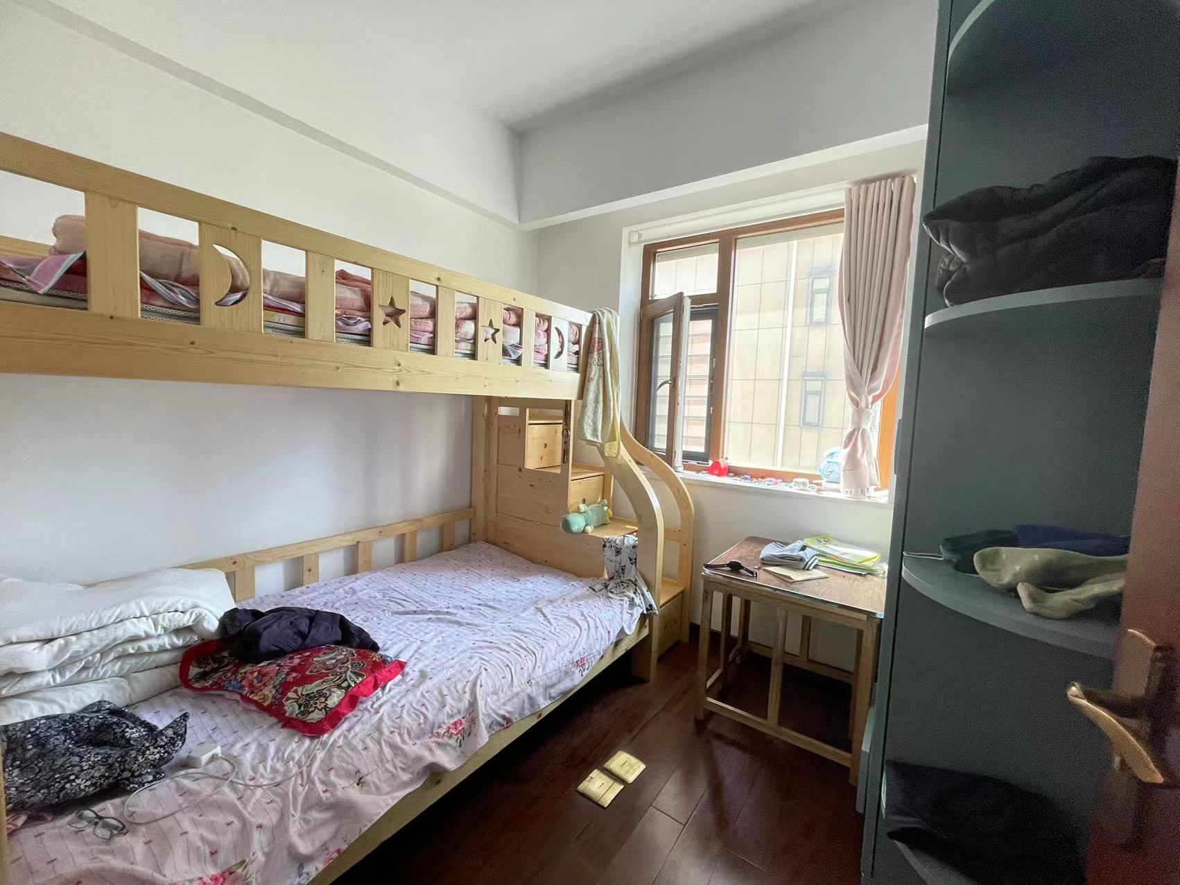 城市公园 3室2厅2卫 145.0万 城市公园 3室2厅2卫 145.0万客厅