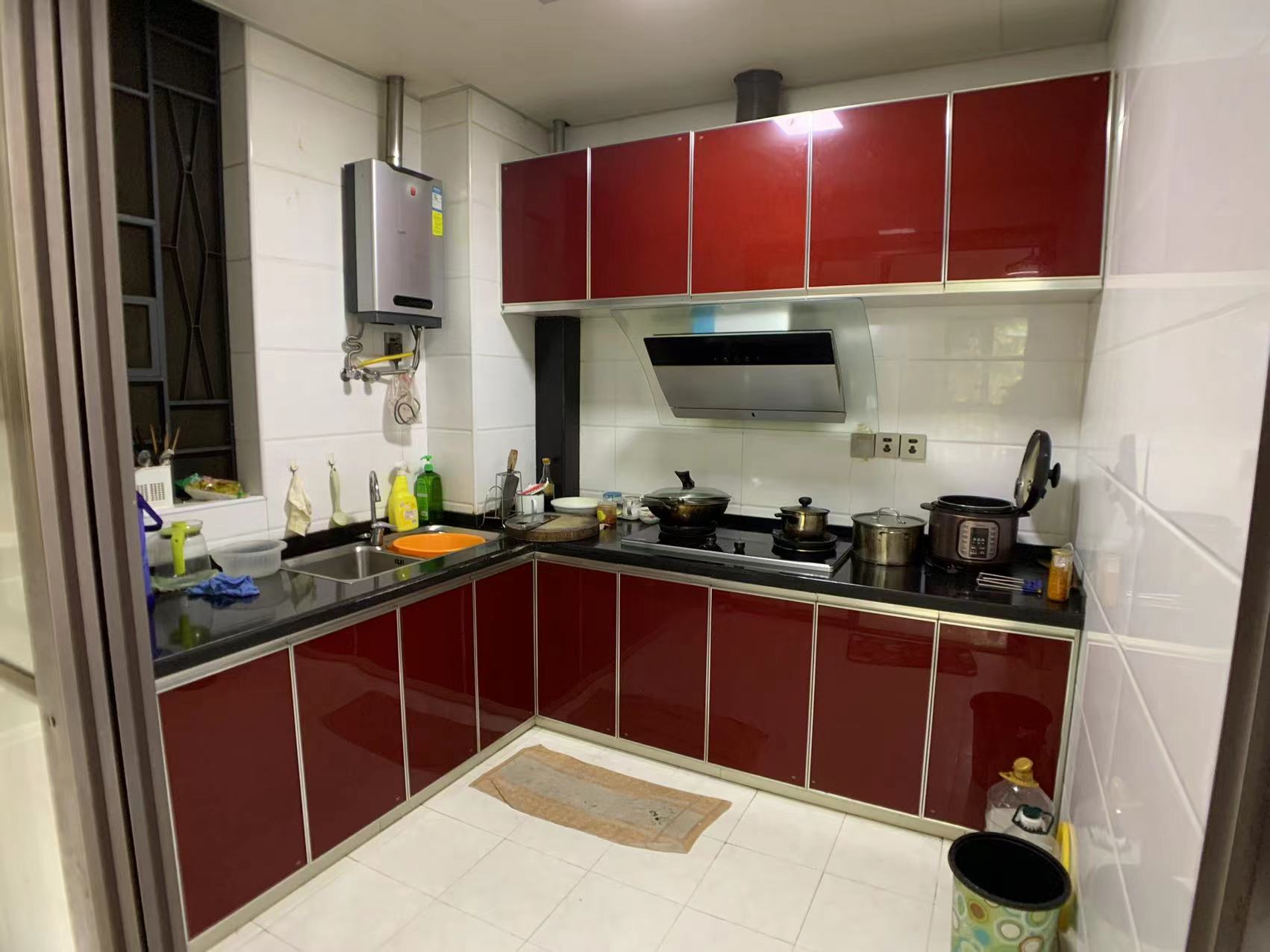 泰山公馆 3室2厅2卫 65.0万 泰山公馆 3室2厅2卫 65.0万客厅