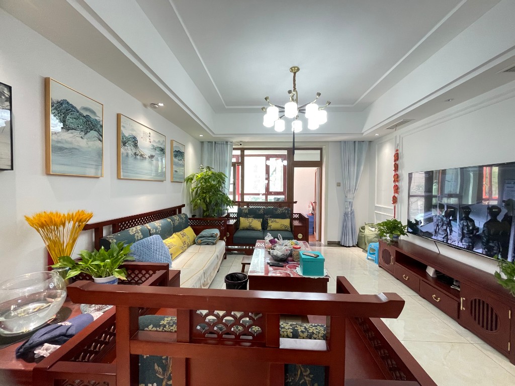 城市公园 3室2厅2卫 145.0万 城市公园 3室2厅2卫 145.0万客厅