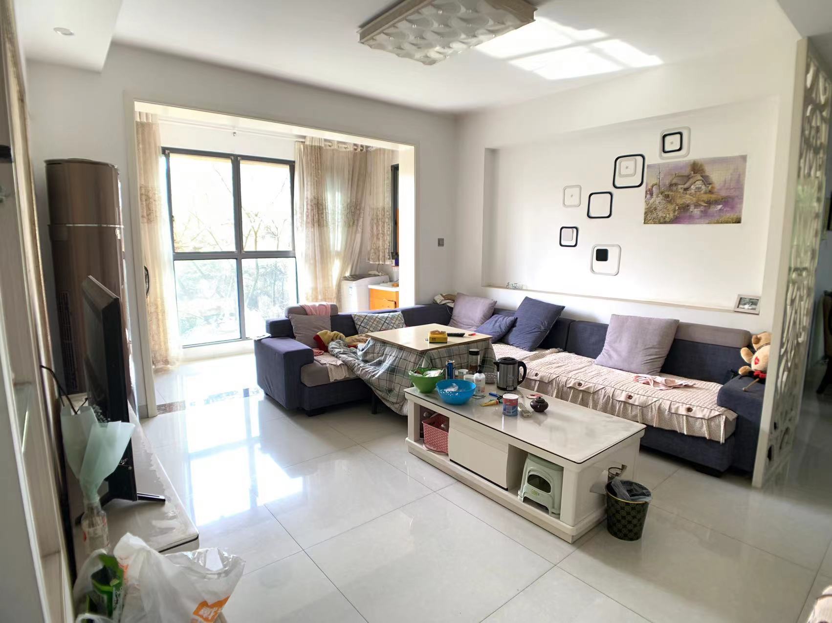 泰山公馆 3室2厅2卫 65.0万 泰山公馆 3室2厅2卫 65.0万客厅