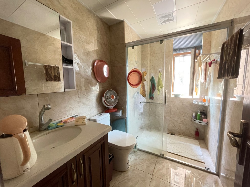 城市公园 3室2厅2卫 145.0万 城市公园 3室2厅2卫 145.0万客厅