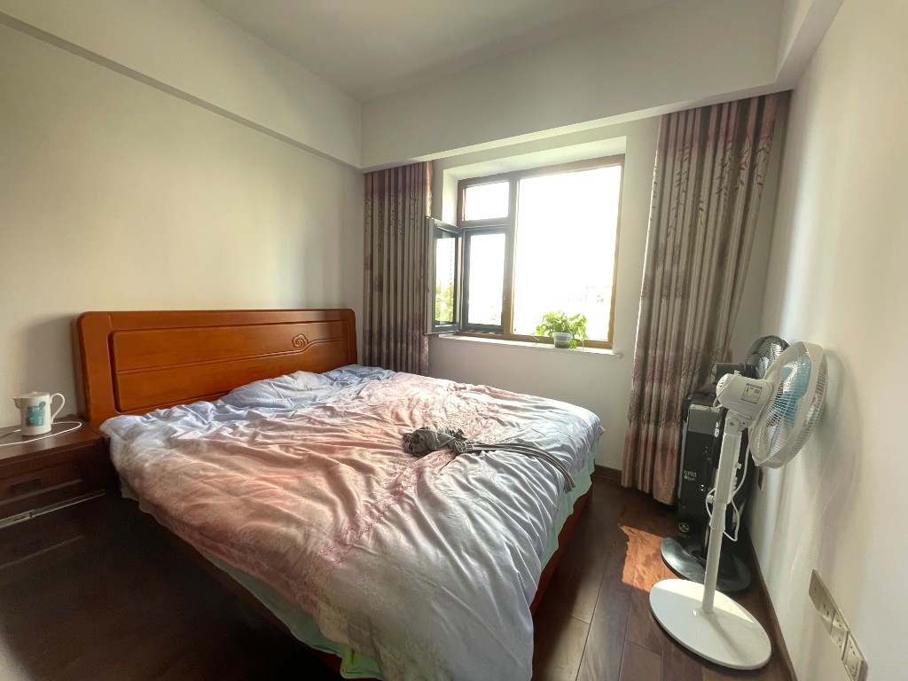 城市公园 3室2厅2卫 145.0万 城市公园 3室2厅2卫 145.0万客厅