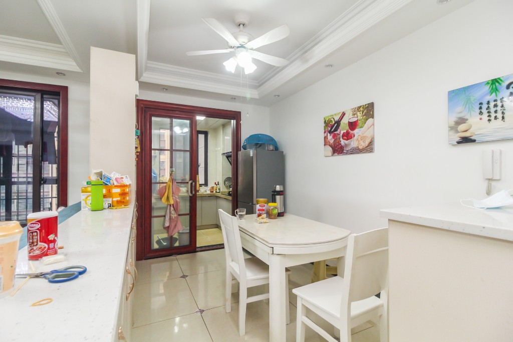 东方美地 3室2厅1卫 90.0万 东方美地 3室2厅1卫 90.0万客厅