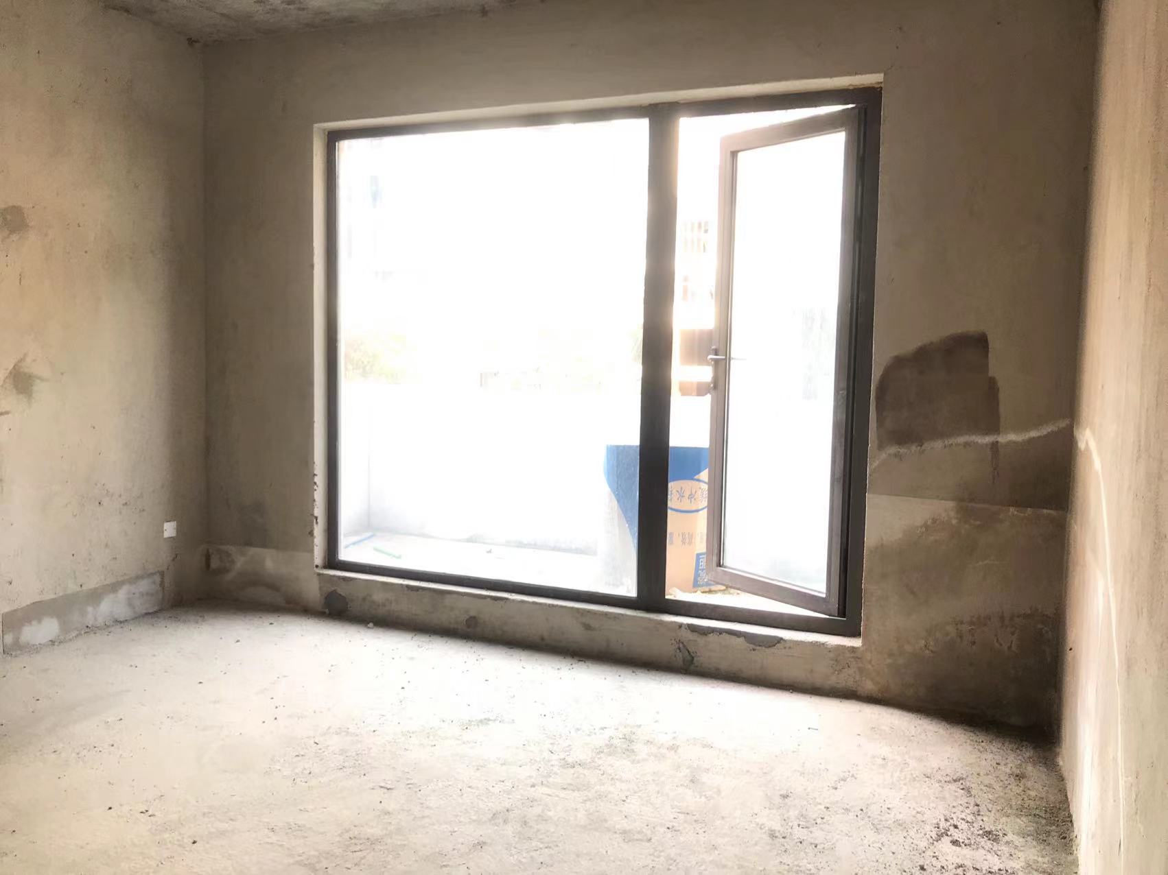 当代尚品苑 4室2厅3卫 168.0万 当代尚品苑 4室2厅3卫 168.0万客厅