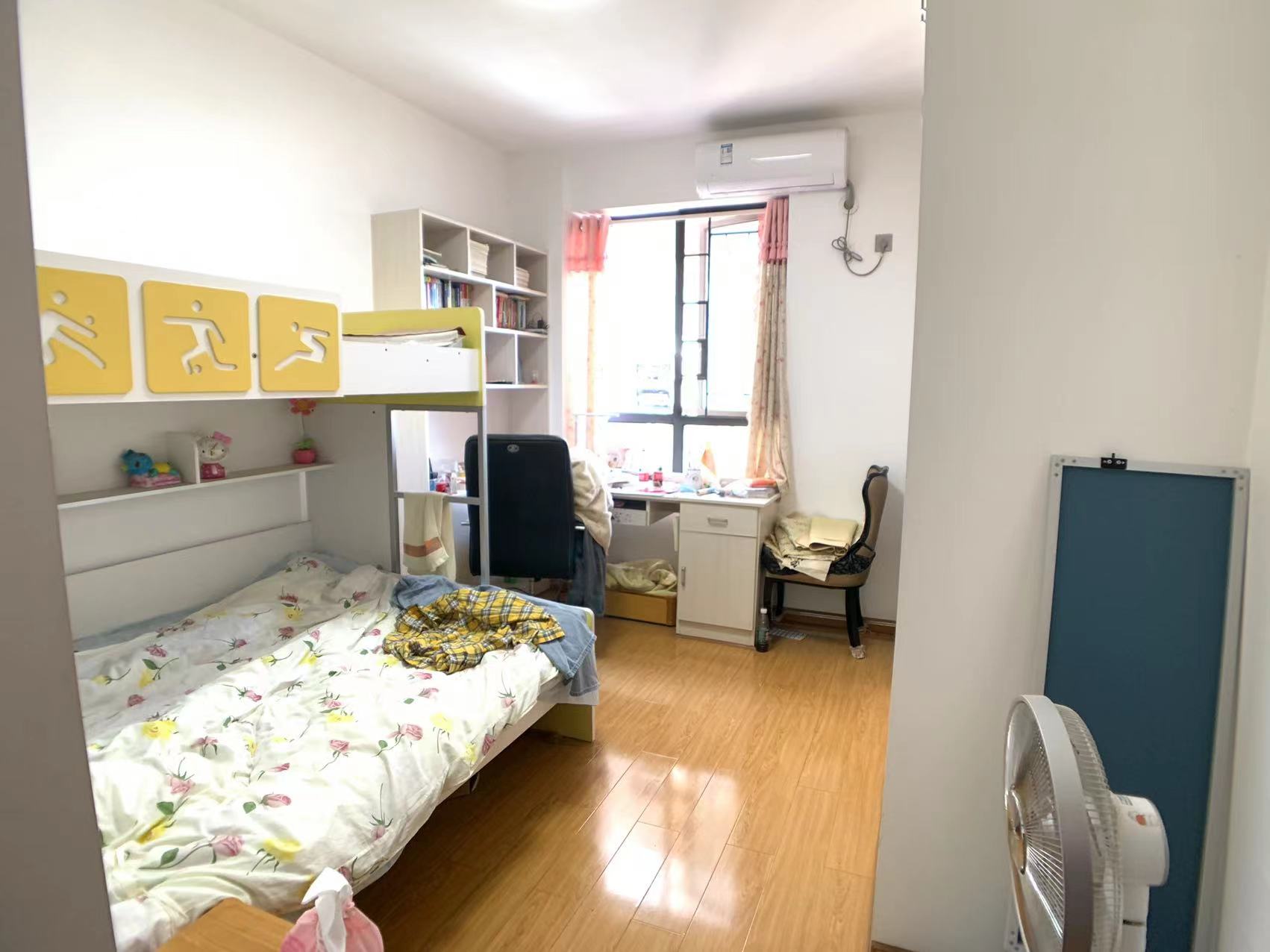 泰山公馆 3室2厅2卫 65.0万 泰山公馆 3室2厅2卫 65.0万客厅