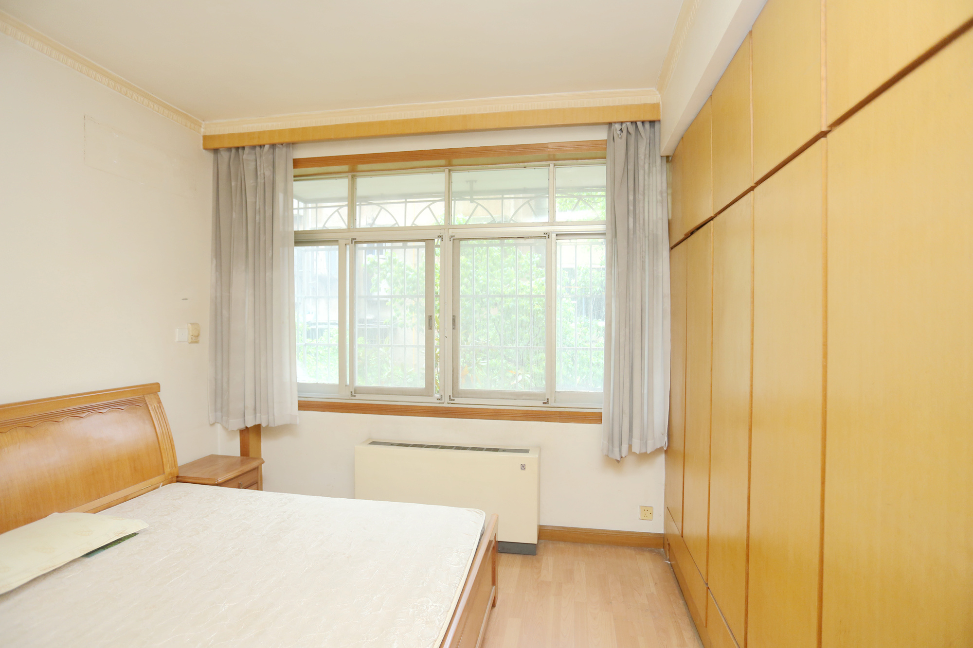 向韶村  4室1厅1卫   72.80万卧室