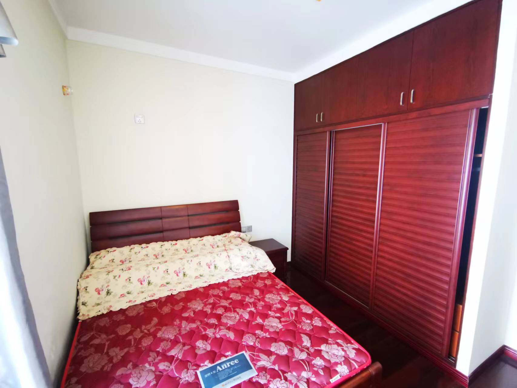 山水国际  3室2厅2卫    110.0万 山水国际  3室2厅2卫    110.0万客厅