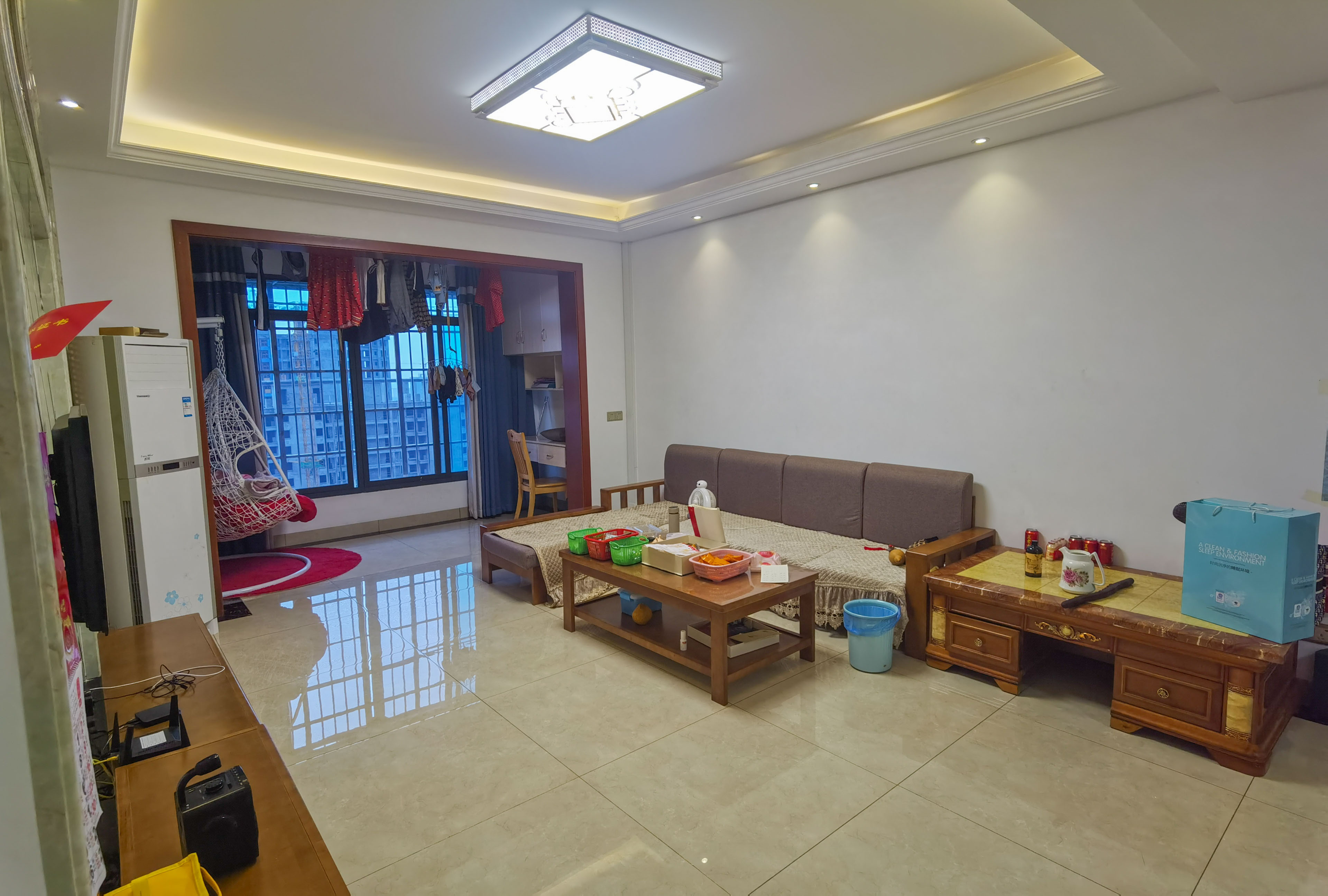 山水洲城华晨第一城 3室2厅2卫 82.0万 山水洲城华晨第一城 3室2厅2卫 82.0万客厅