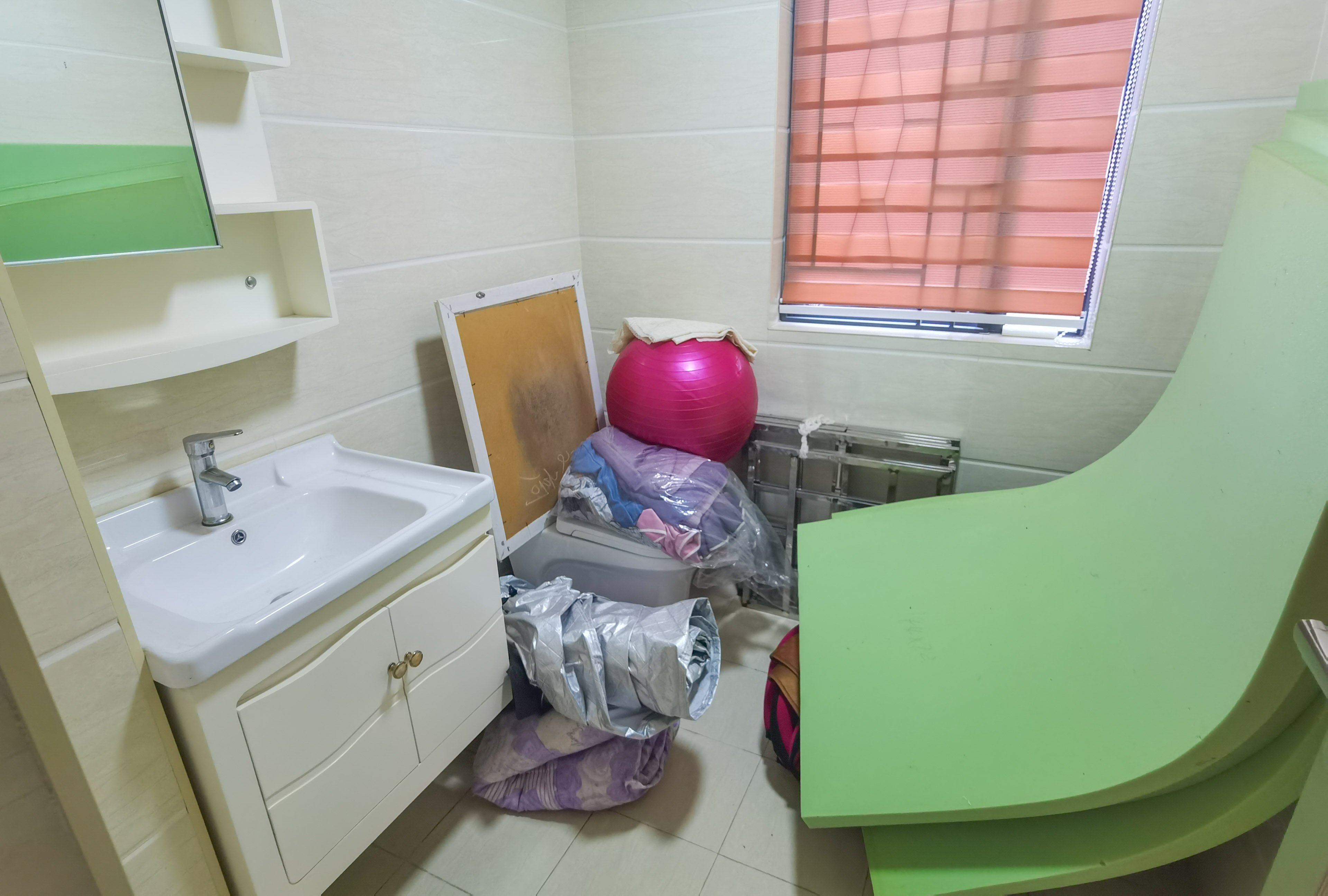 山水洲城华晨第一城 3室2厅2卫 82.0万 山水洲城华晨第一城 3室2厅2卫 82.0万客厅