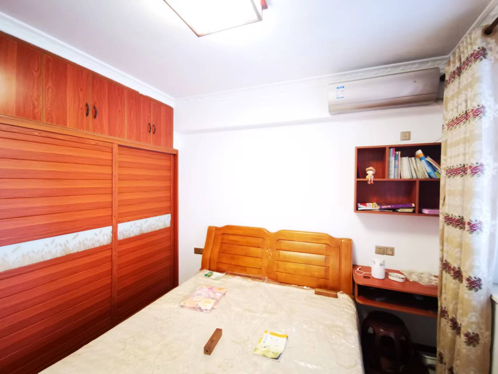 山水国际 4室2厅1卫 136.0万 山水国际 4室2厅1卫 136.0万客厅