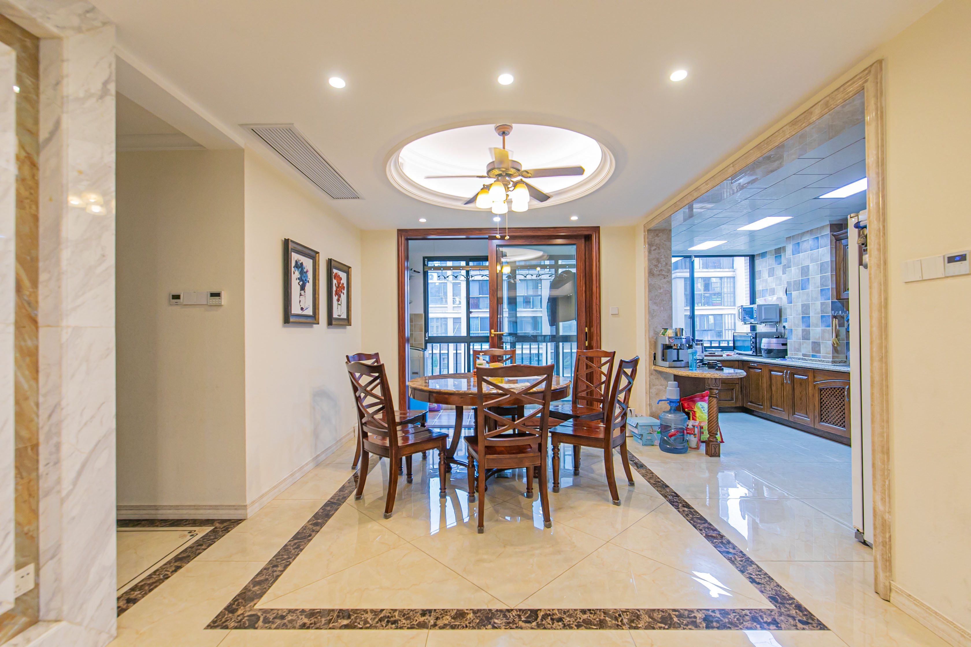 深业睿城 5室2厅2卫 290.0万 深业睿城 5室2厅2卫 290.0万客厅