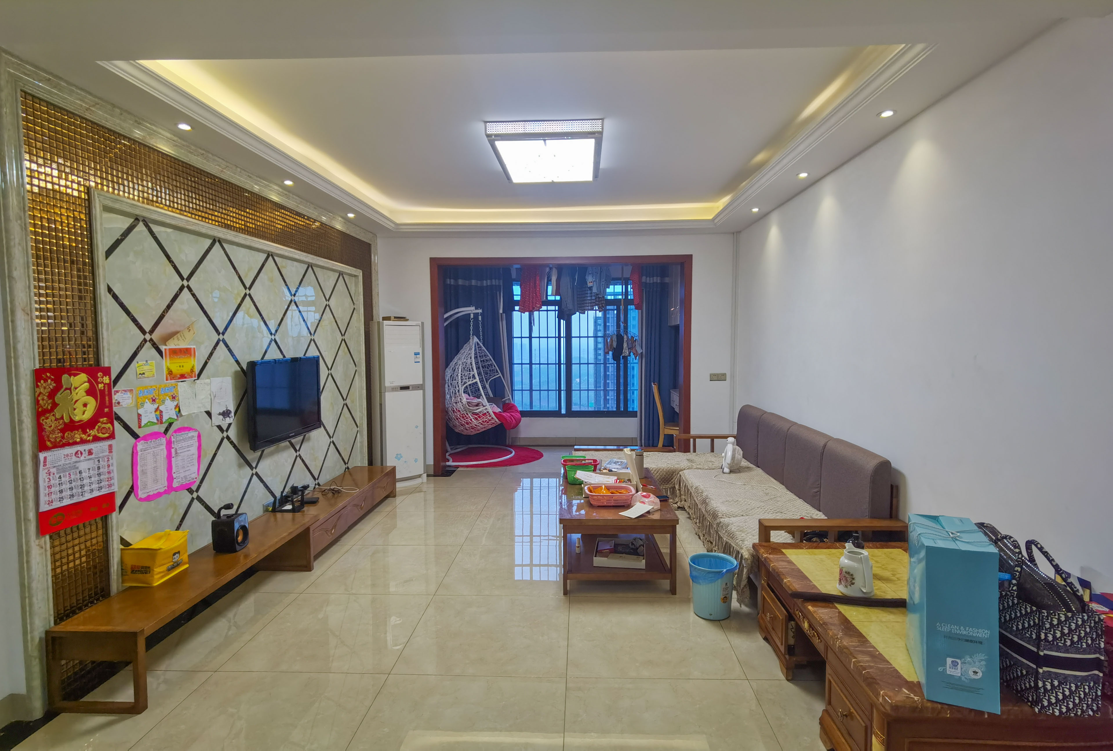 山水洲城华晨第一城 3室2厅2卫 82.0万 山水洲城华晨第一城 3室2厅2卫 82.0万客厅