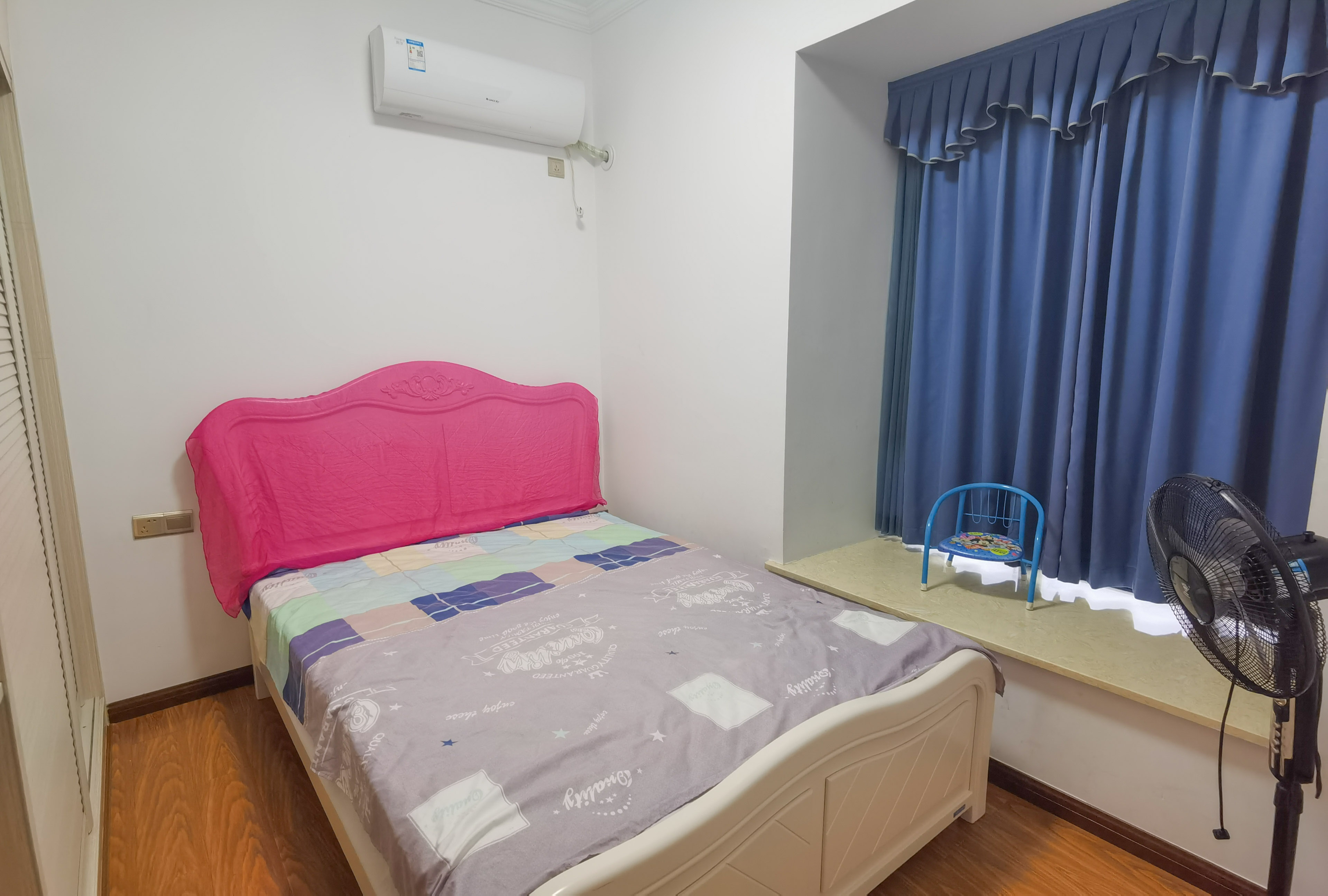 山水洲城华晨第一城 3室2厅2卫 82.0万 山水洲城华晨第一城 3室2厅2卫 82.0万客厅