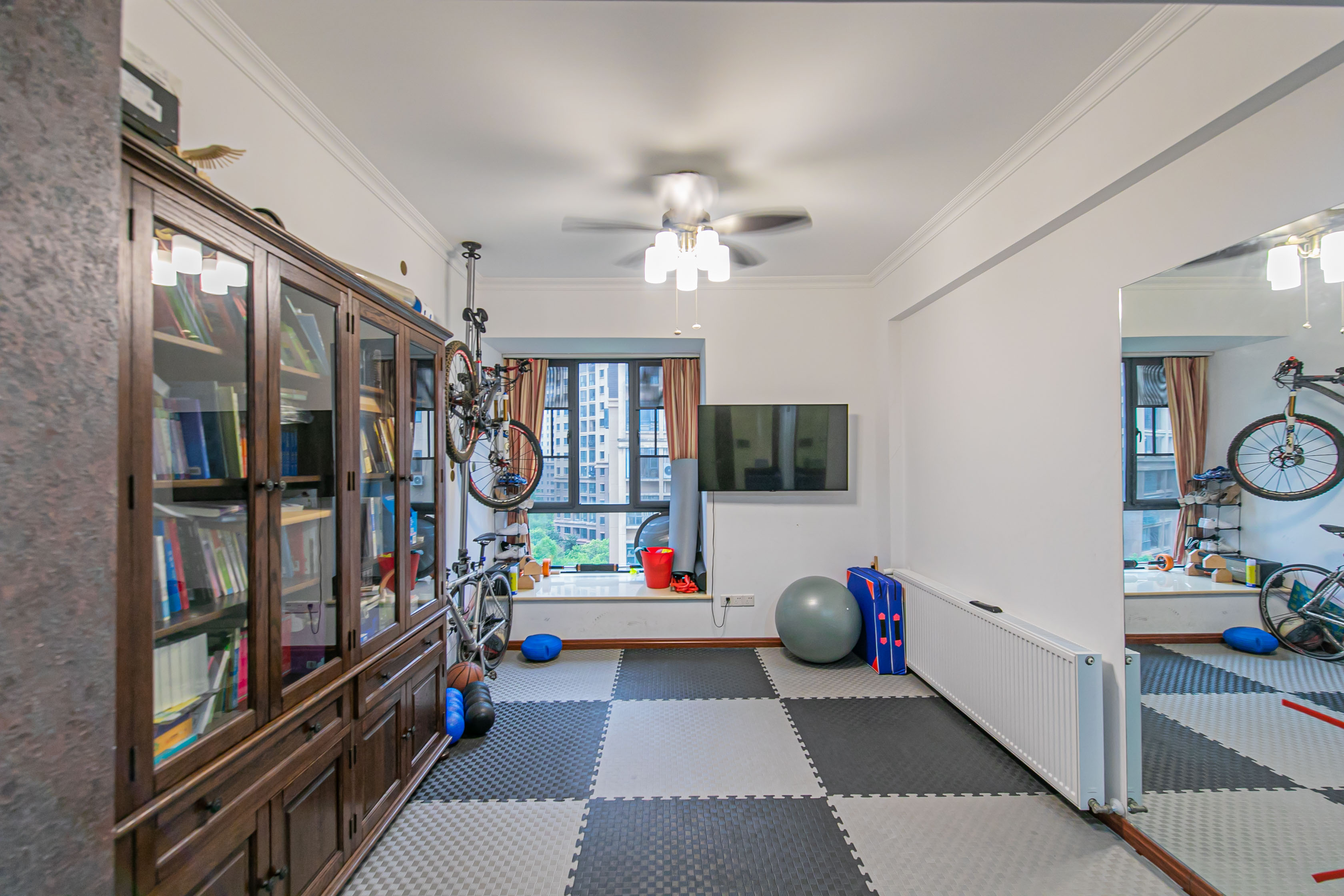 深业睿城 5室2厅2卫 290.0万 深业睿城 5室2厅2卫 290.0万卧室