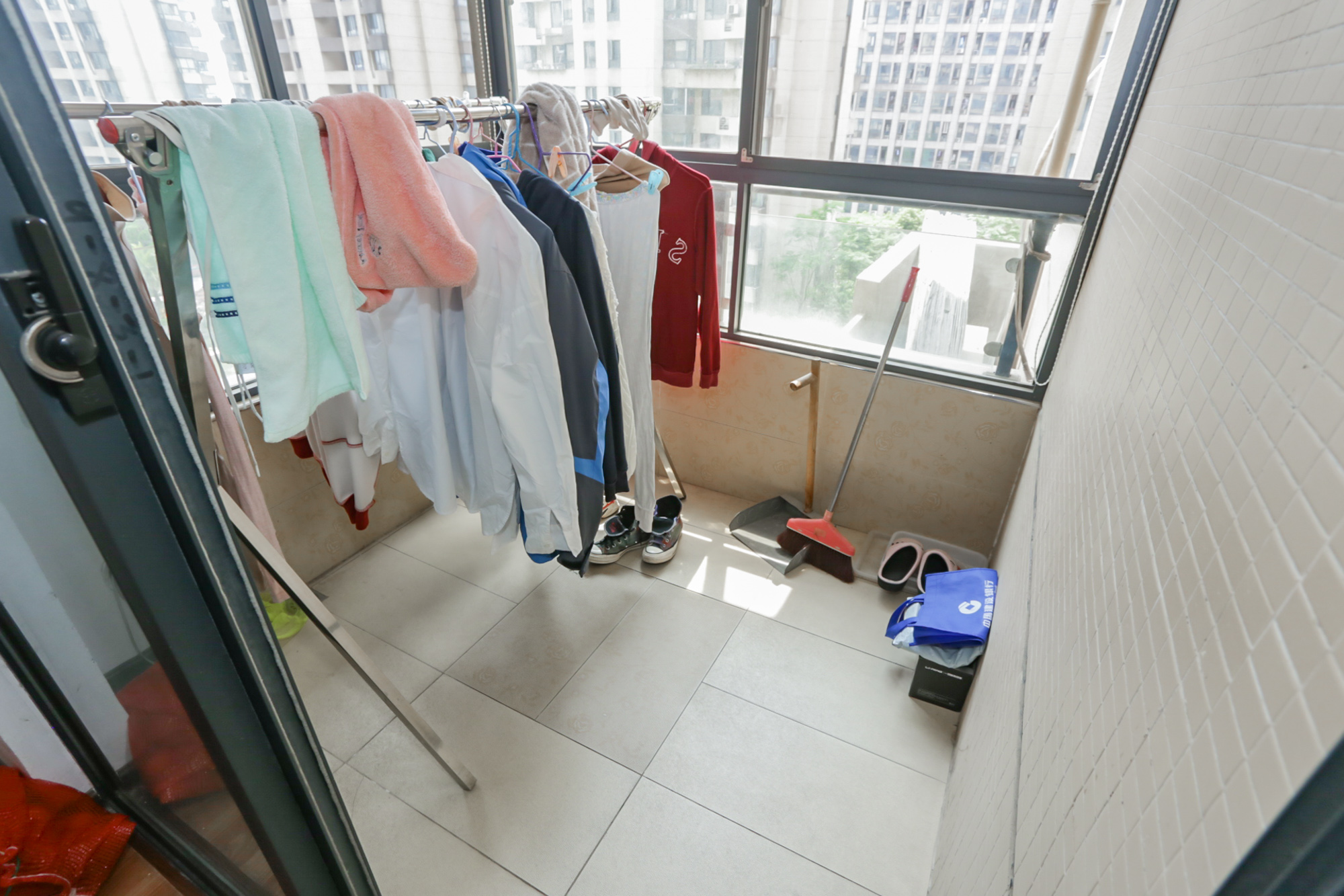 长房时代城  2室2厅1卫   100.00万阳台