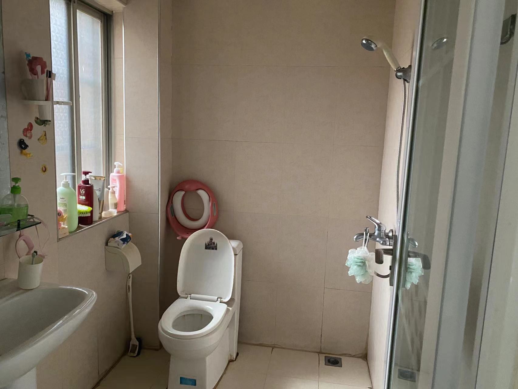 百江花园 3室2厅1卫 60.0万 百江花园 3室2厅1卫 60.0万客厅