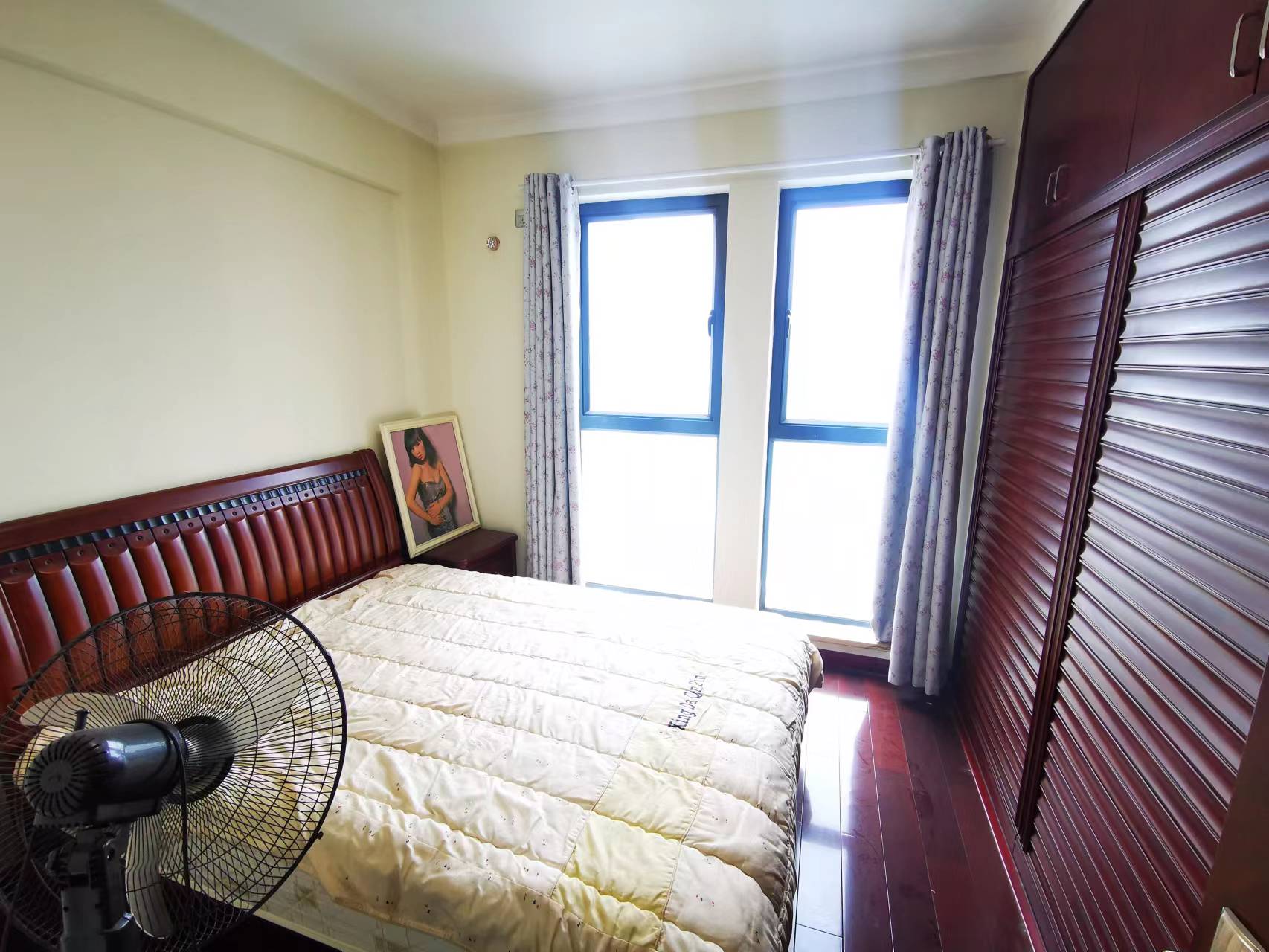 山水国际  3室2厅2卫    110.0万 山水国际  3室2厅2卫    110.0万客厅