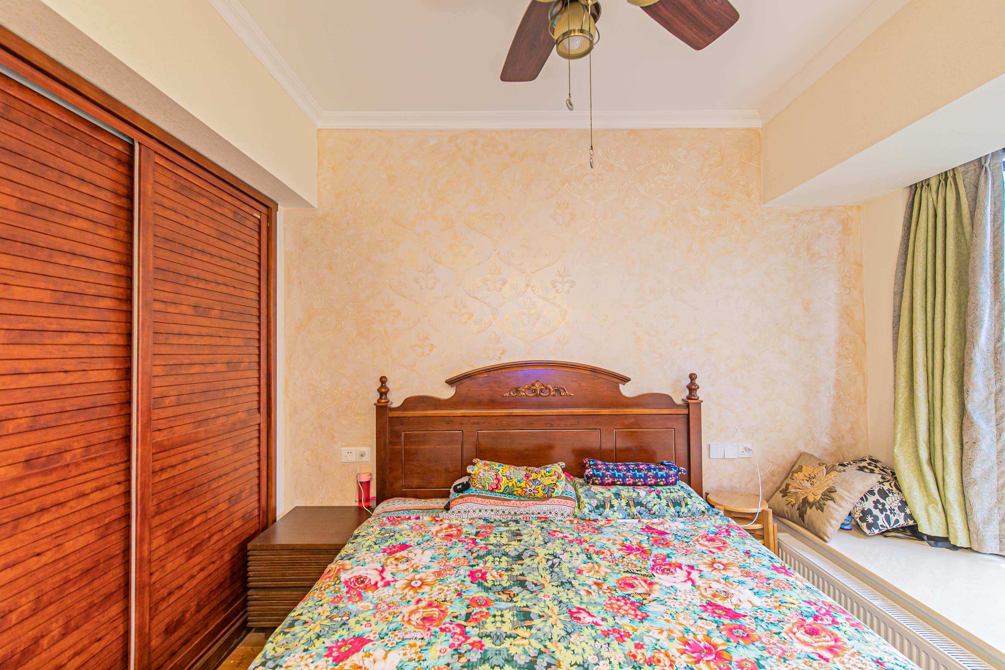 深业睿城 5室2厅2卫 290.0万 深业睿城 5室2厅2卫 290.0万卧室