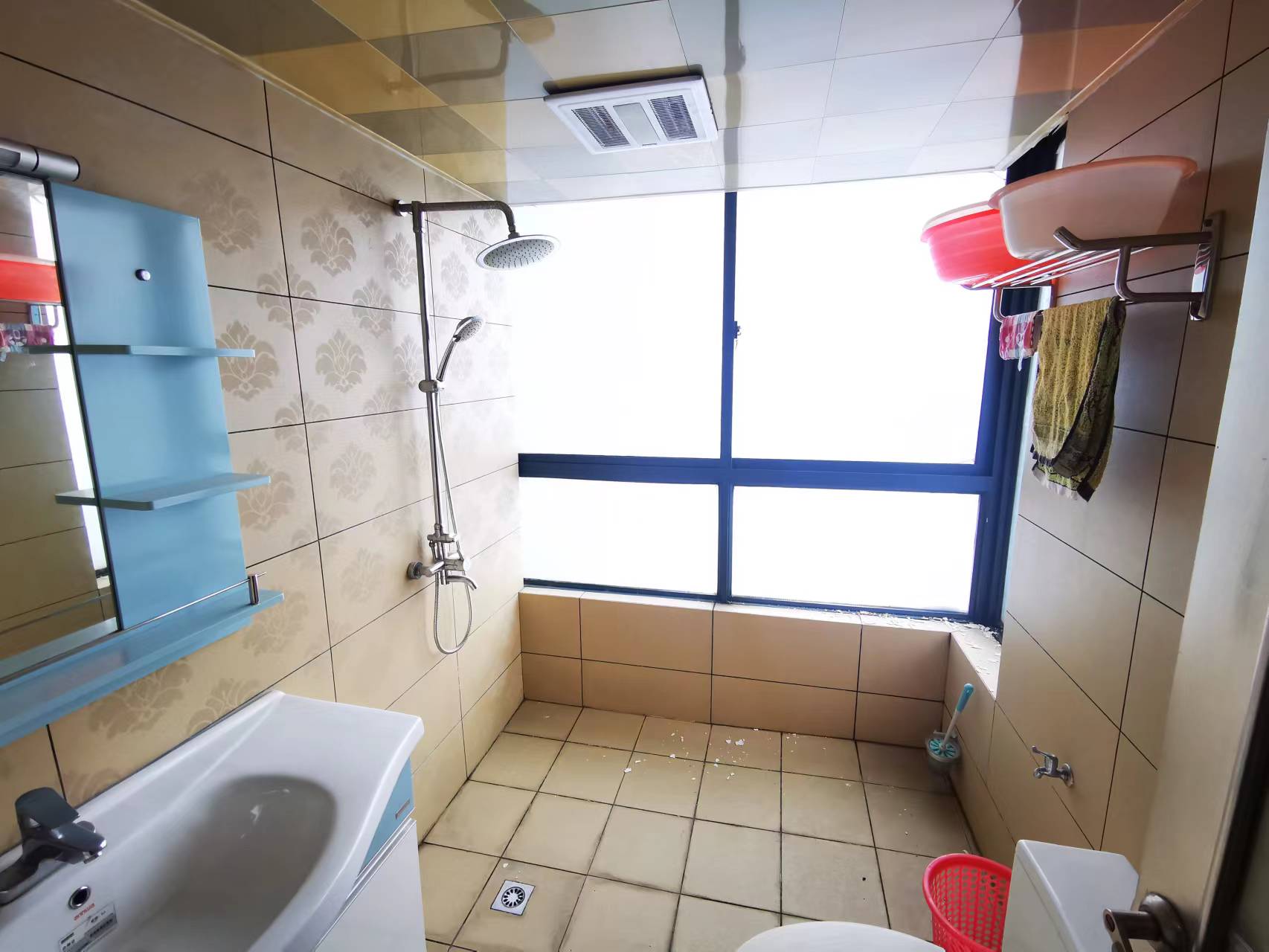 山水国际  3室2厅2卫    110.0万 山水国际  3室2厅2卫    110.0万客厅