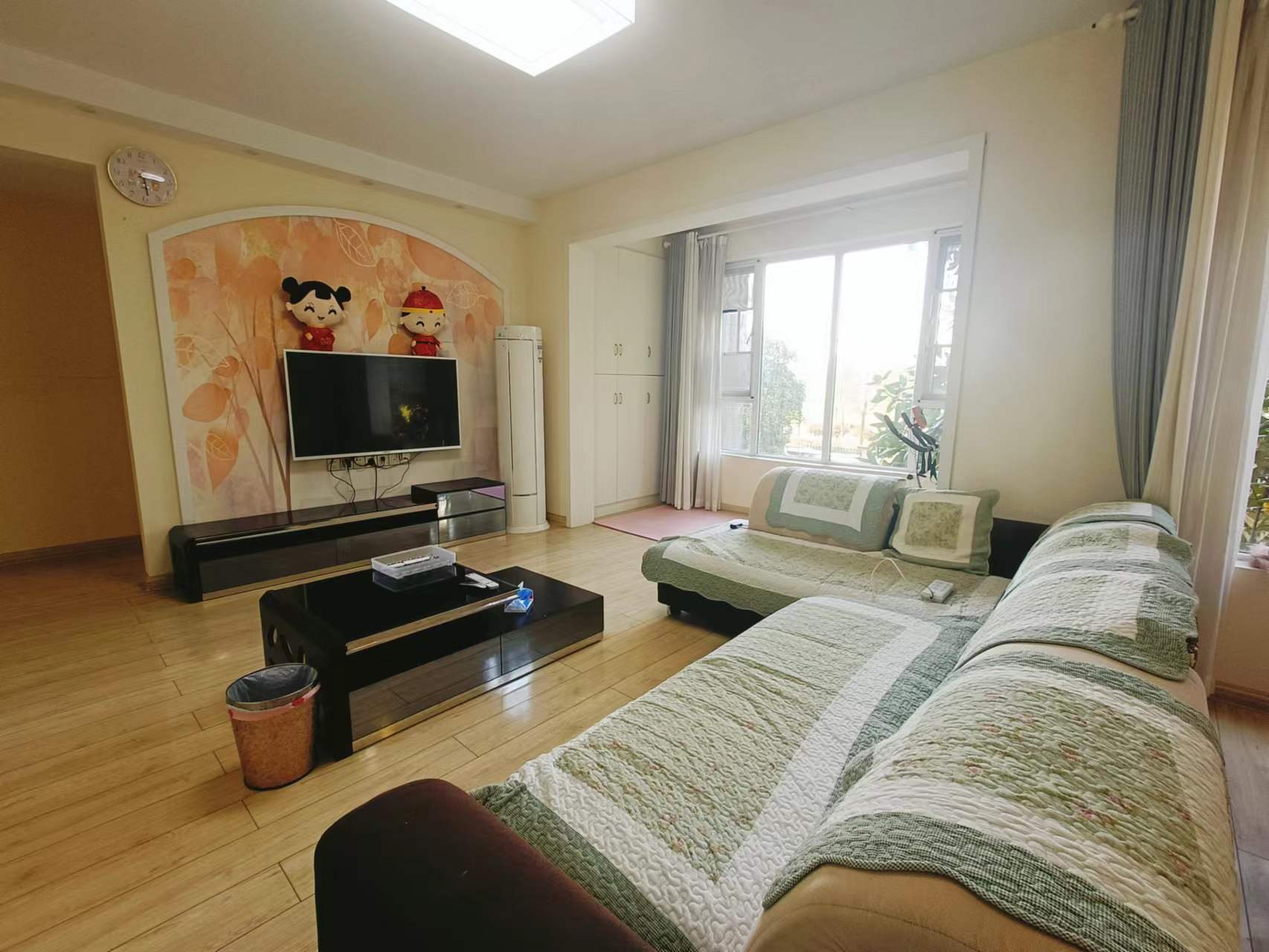 佳兆业金域天下三期 3室2厅2卫 70.0万 佳兆业金域天下三期 3室2厅2卫 70.0万客厅