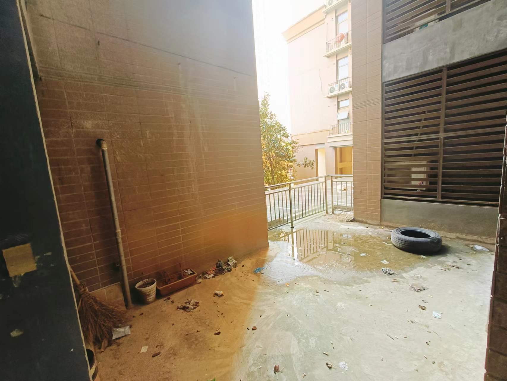 佳兆业金域天下三期 3室2厅2卫 70.0万 佳兆业金域天下三期 3室2厅2卫 70.0万客厅