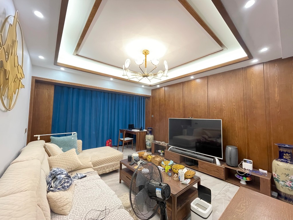 蓝溪谷  4室2厅2卫   106.00万客厅