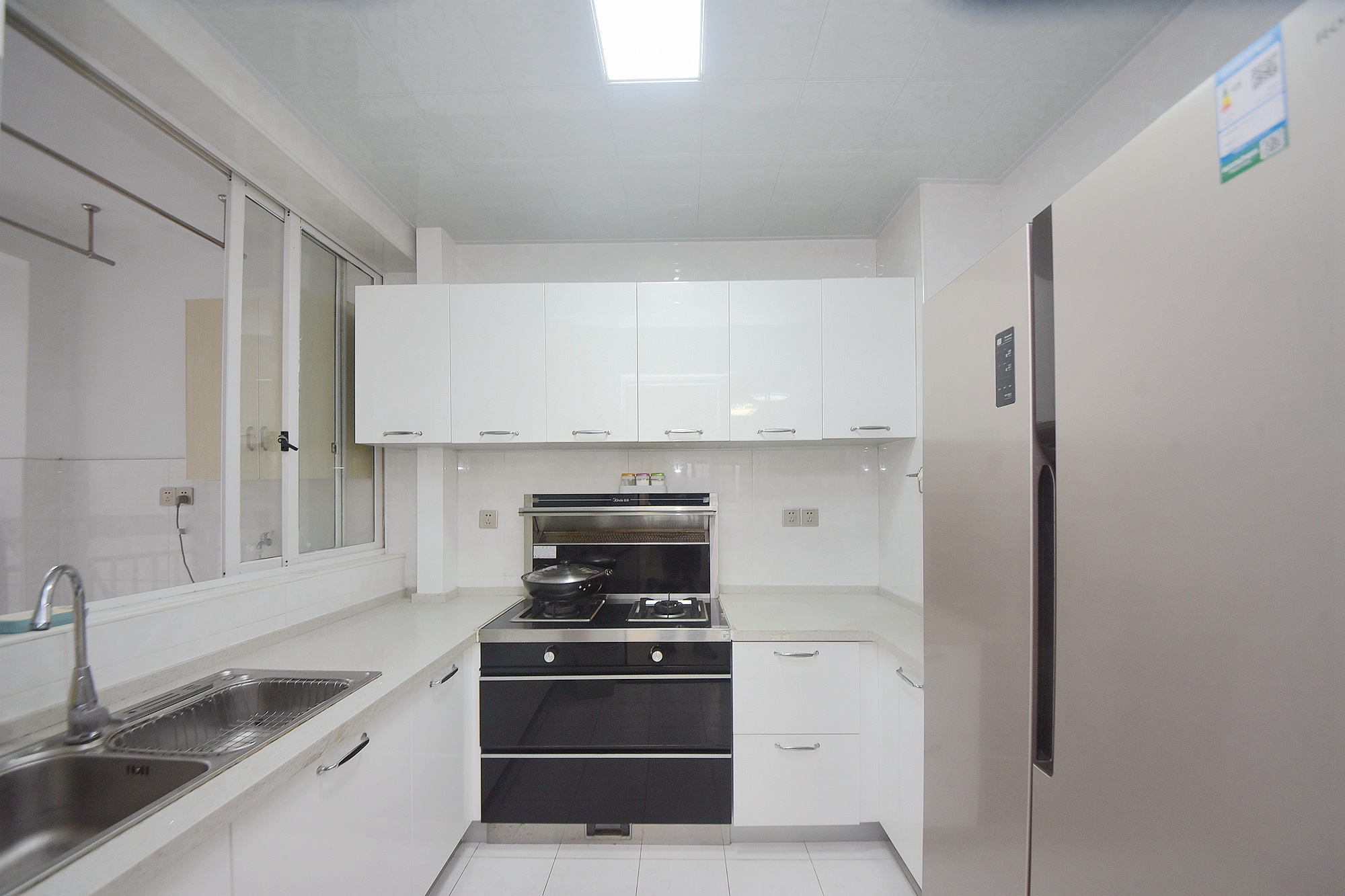 大鸿杰座  3室2厅1卫    160.0万厨房