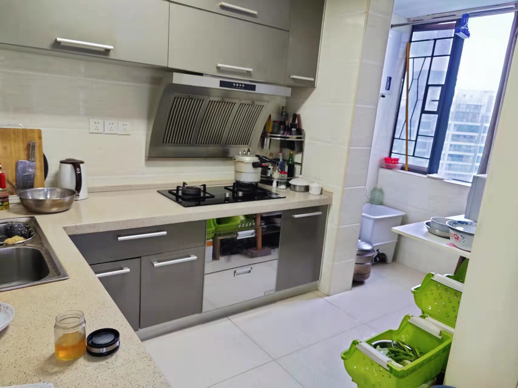 山水国际  2室2厅1卫    70.0万 山水国际  2室2厅1卫    70.0万客厅