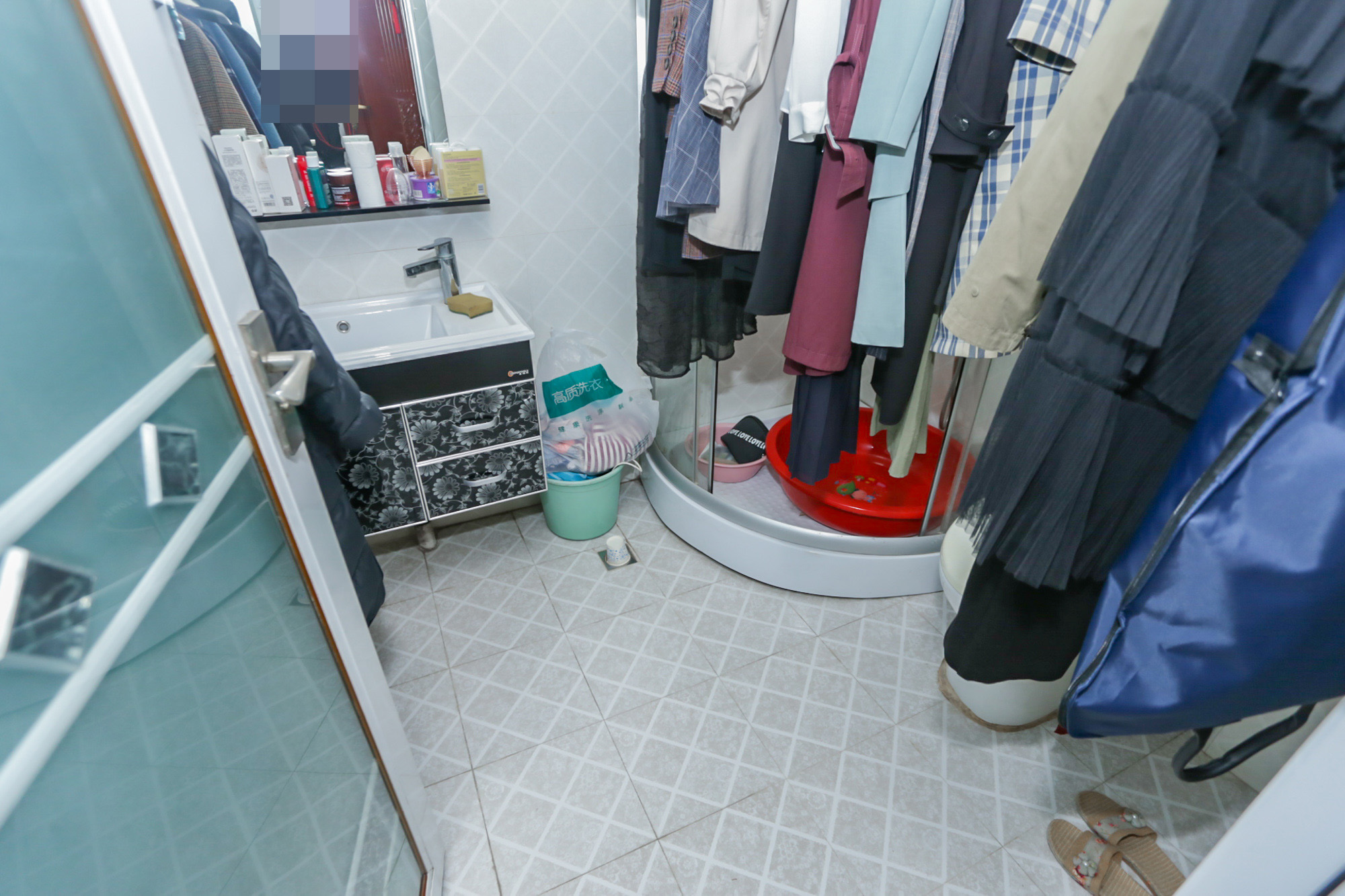 八方小区D区  4室2厅1卫   445.00万卫生间