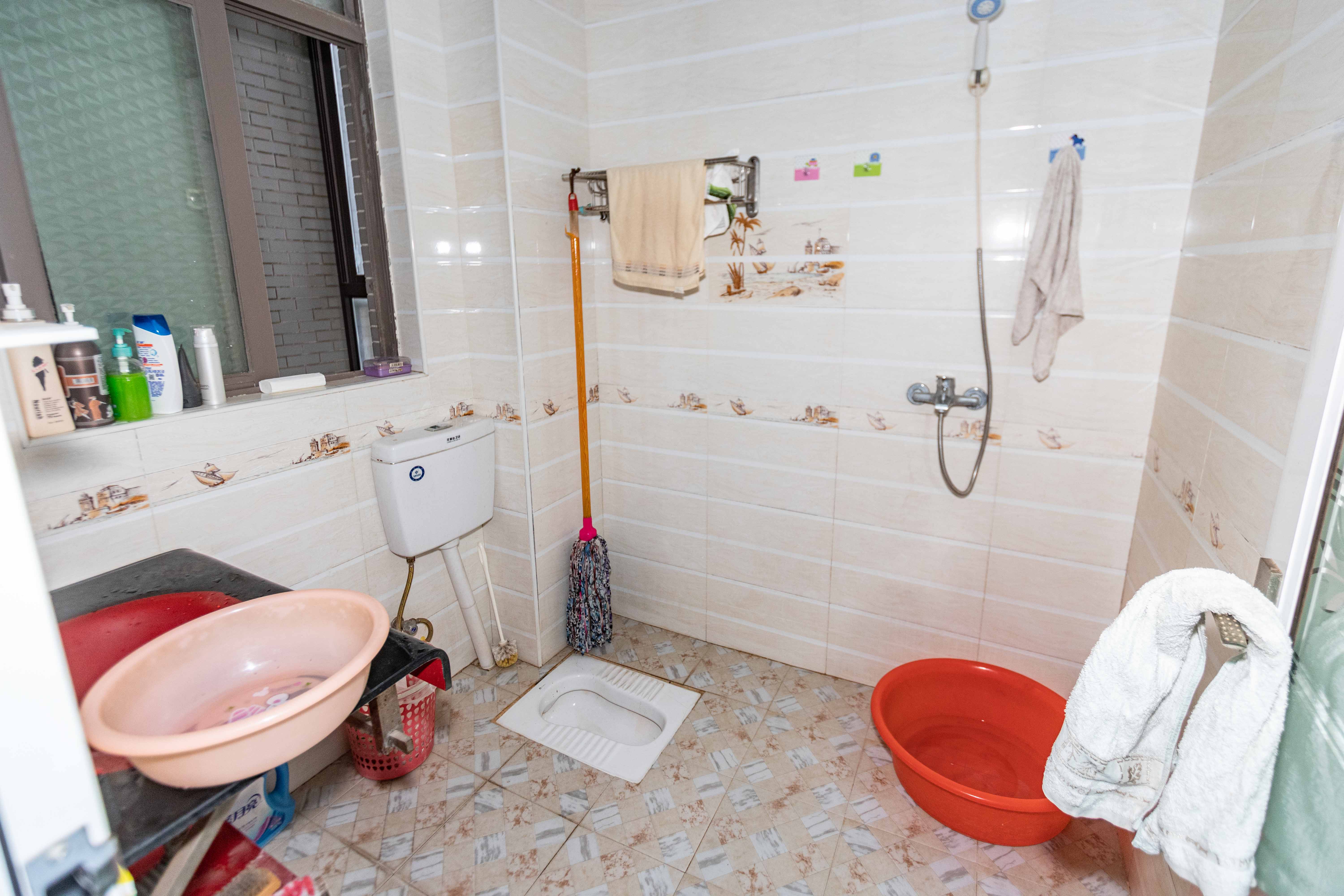 德庆水韵山城  2室2厅1卫    68.0万卫生间