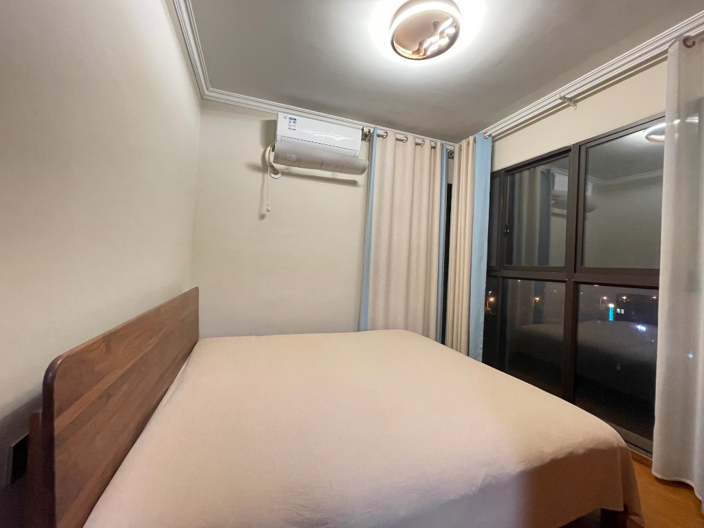 蓝溪谷  4室2厅2卫   106.00万客厅