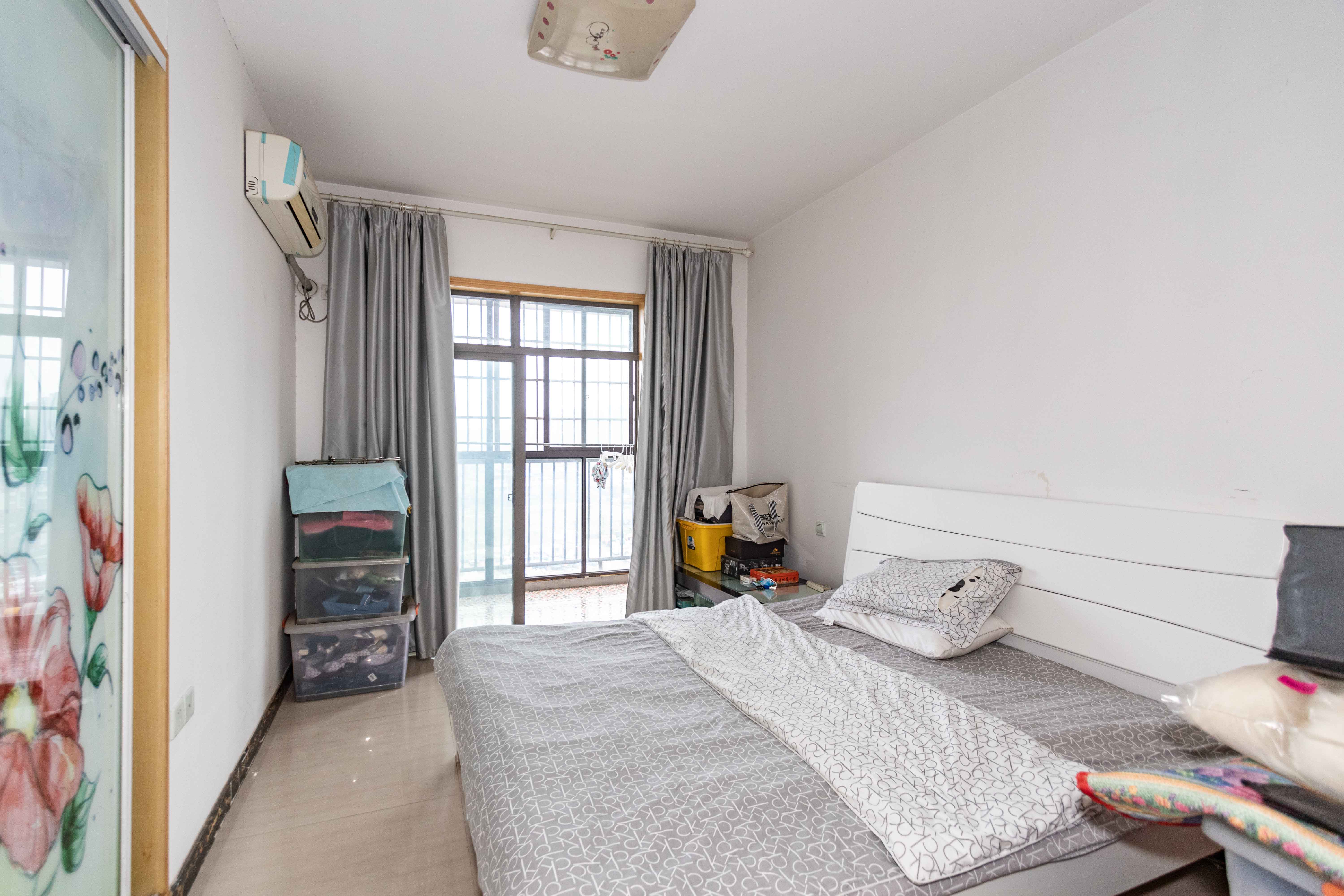 德庆水韵山城  2室2厅1卫    68.0万卧室