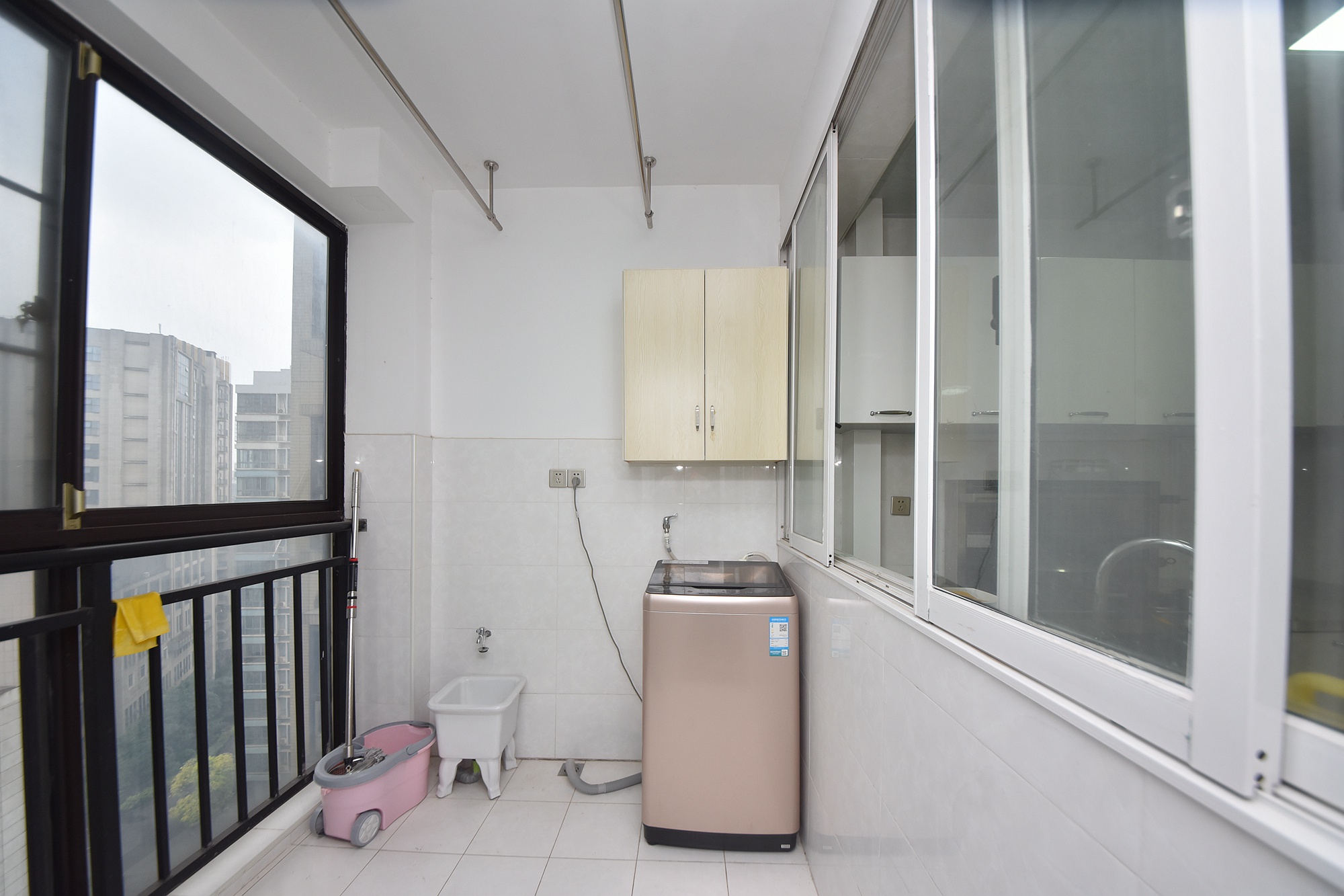 大鸿杰座  3室2厅1卫    160.0万阳台