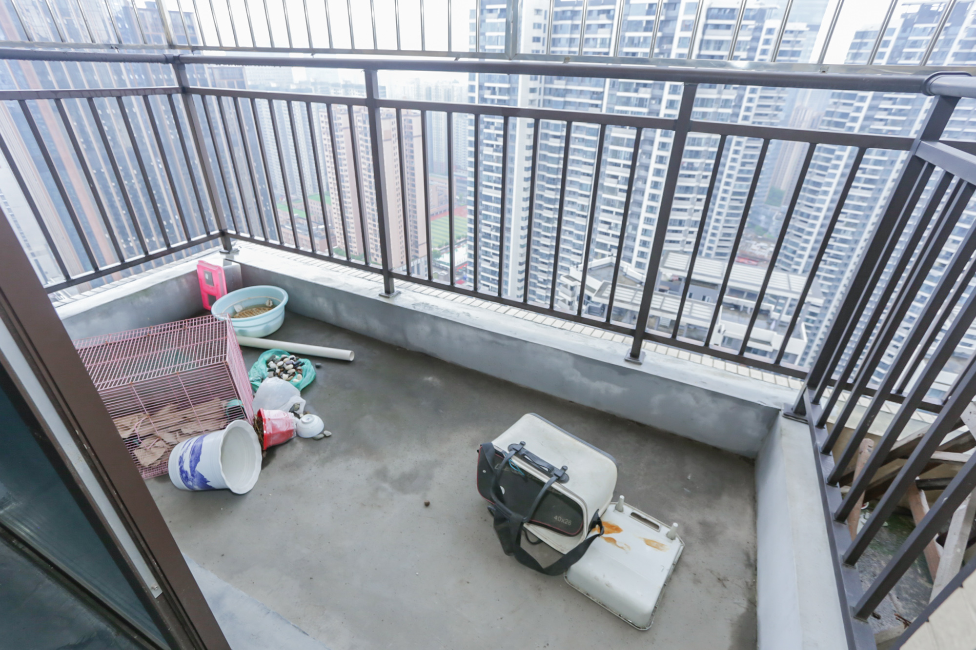 保利西海岸B区  3室2厅2卫   160.00万阳台