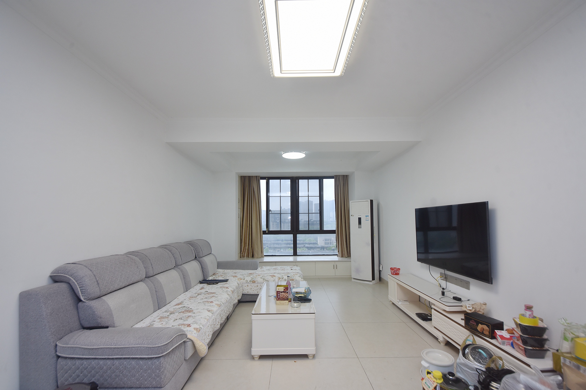 大鸿杰座  3室2厅1卫    160.0万客厅