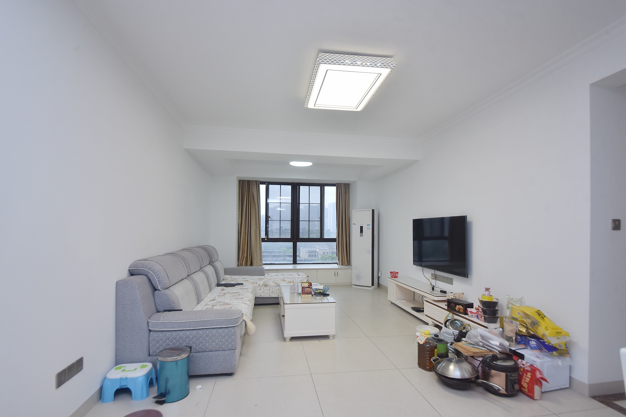 大鸿杰座  3室2厅1卫    160.0万客厅