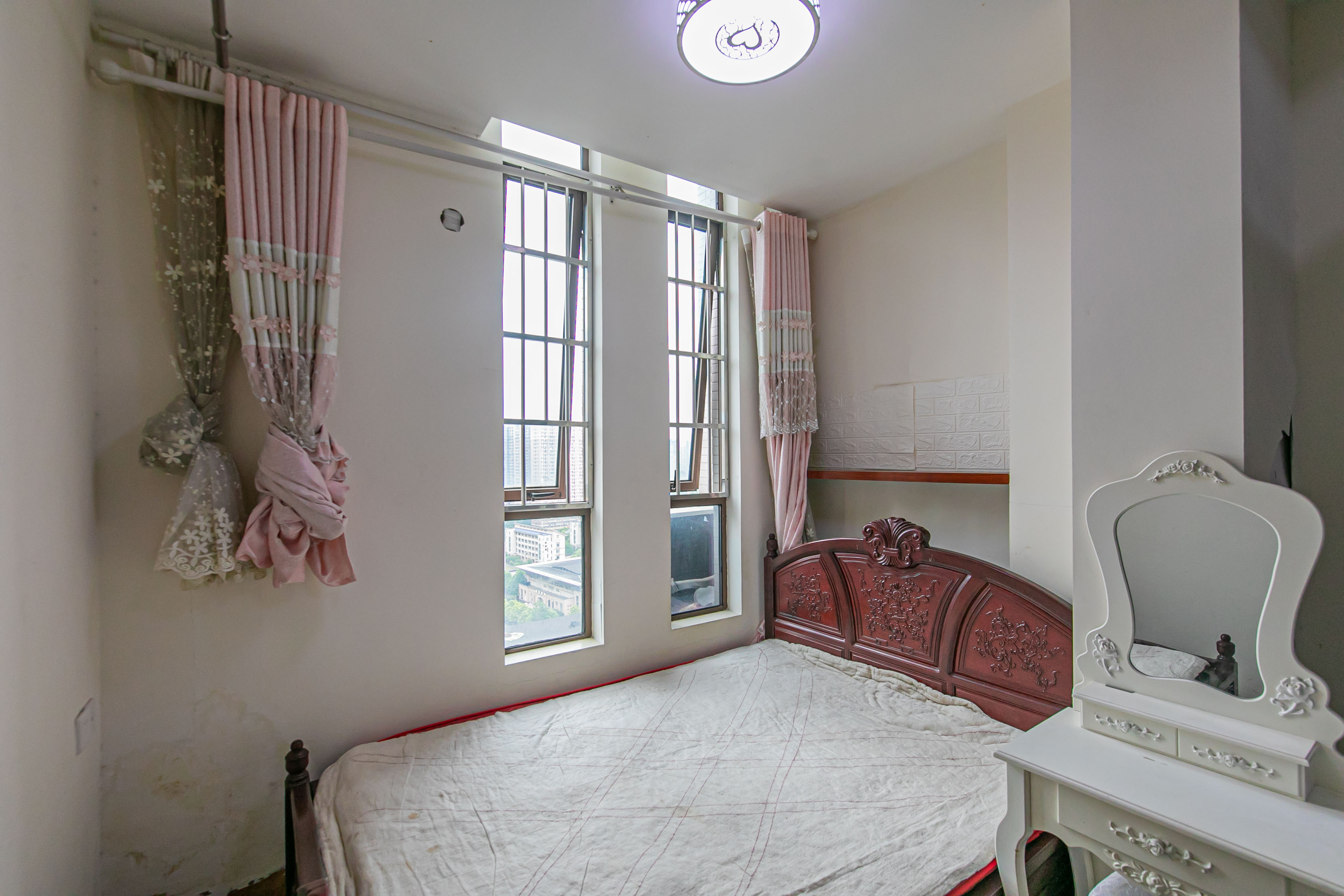 湖湾世景  2室1厅1卫    55.0万卧室