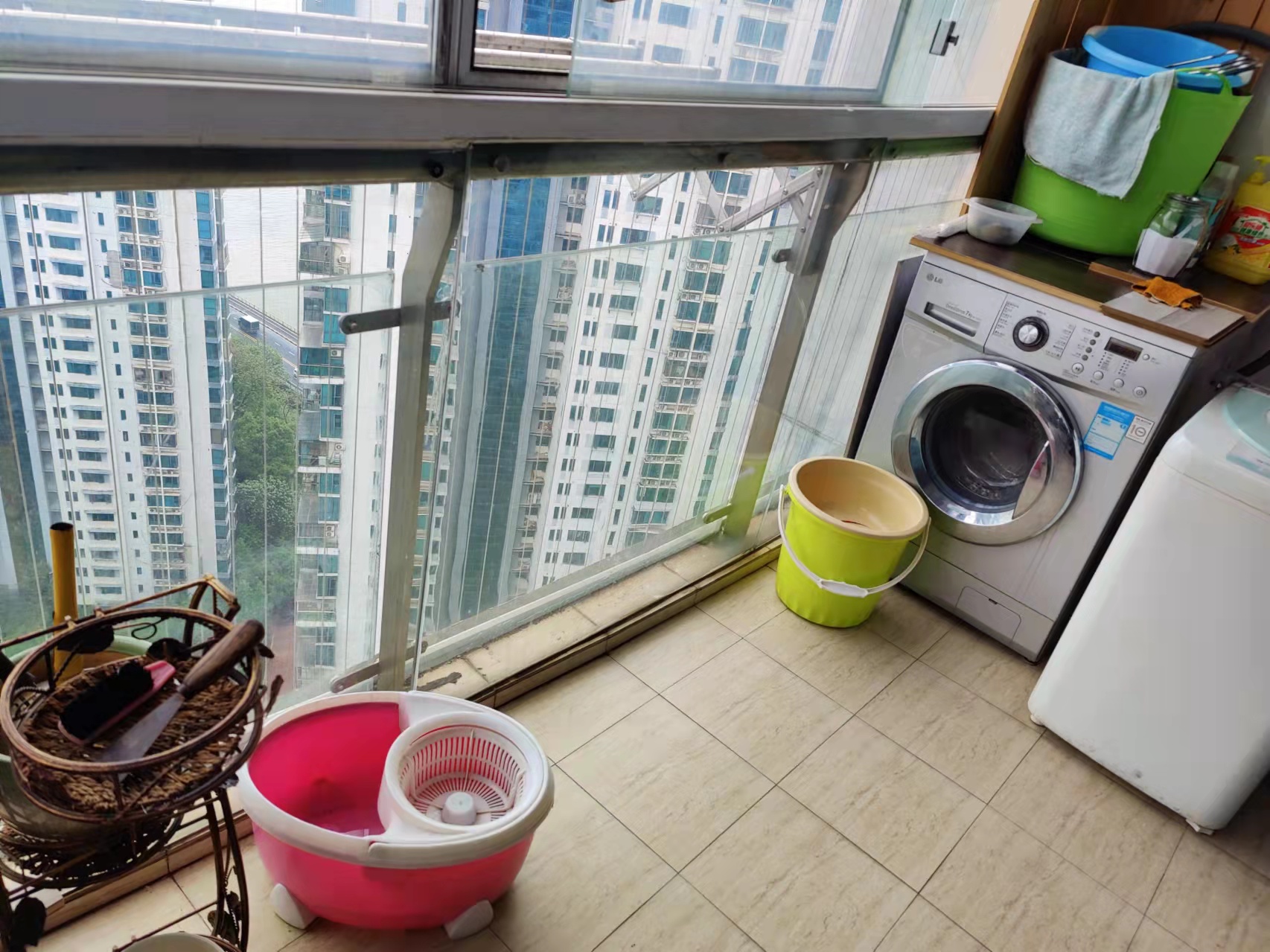 山水国际  2室2厅1卫    70.0万 山水国际  2室2厅1卫    70.0万客厅