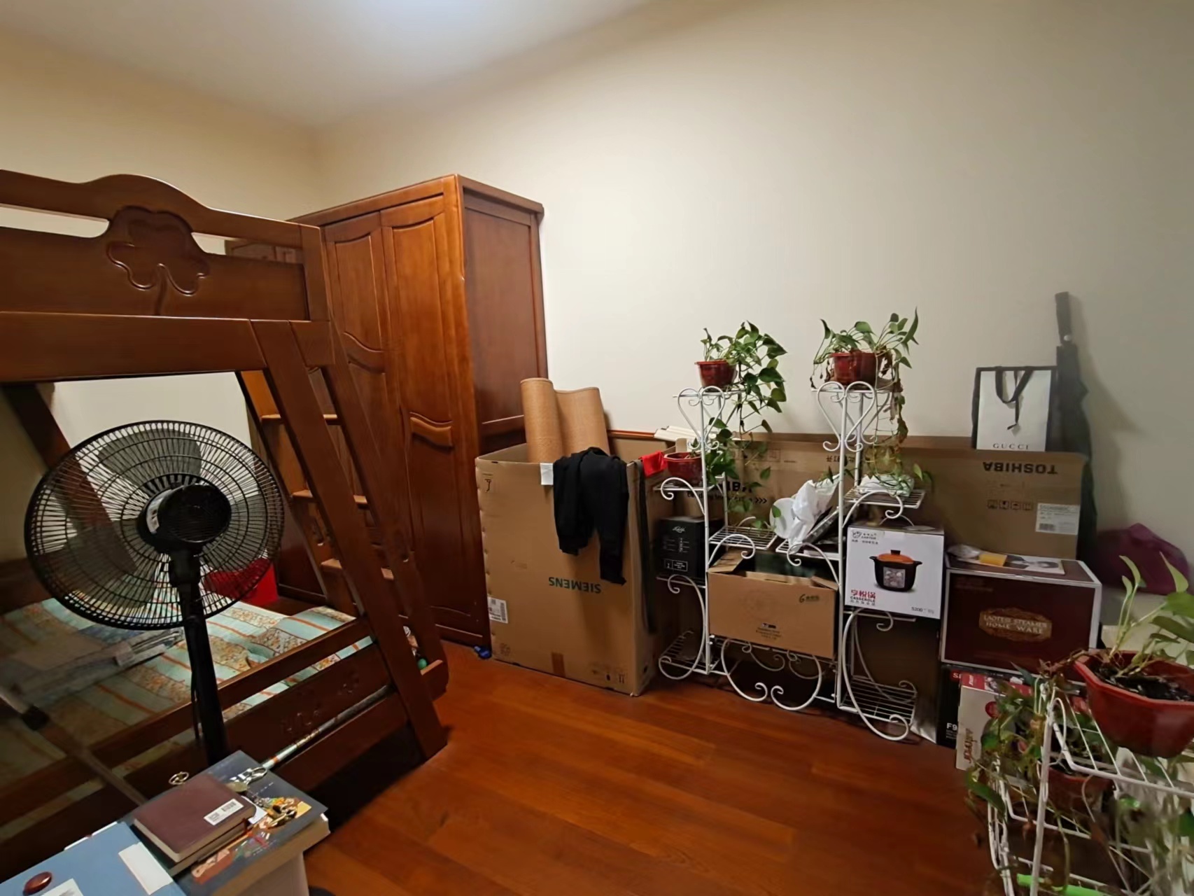 晋合湘水湾三期 2室1厅1卫 96.0万 晋合湘水湾三期 2室1厅1卫 96.0万客厅