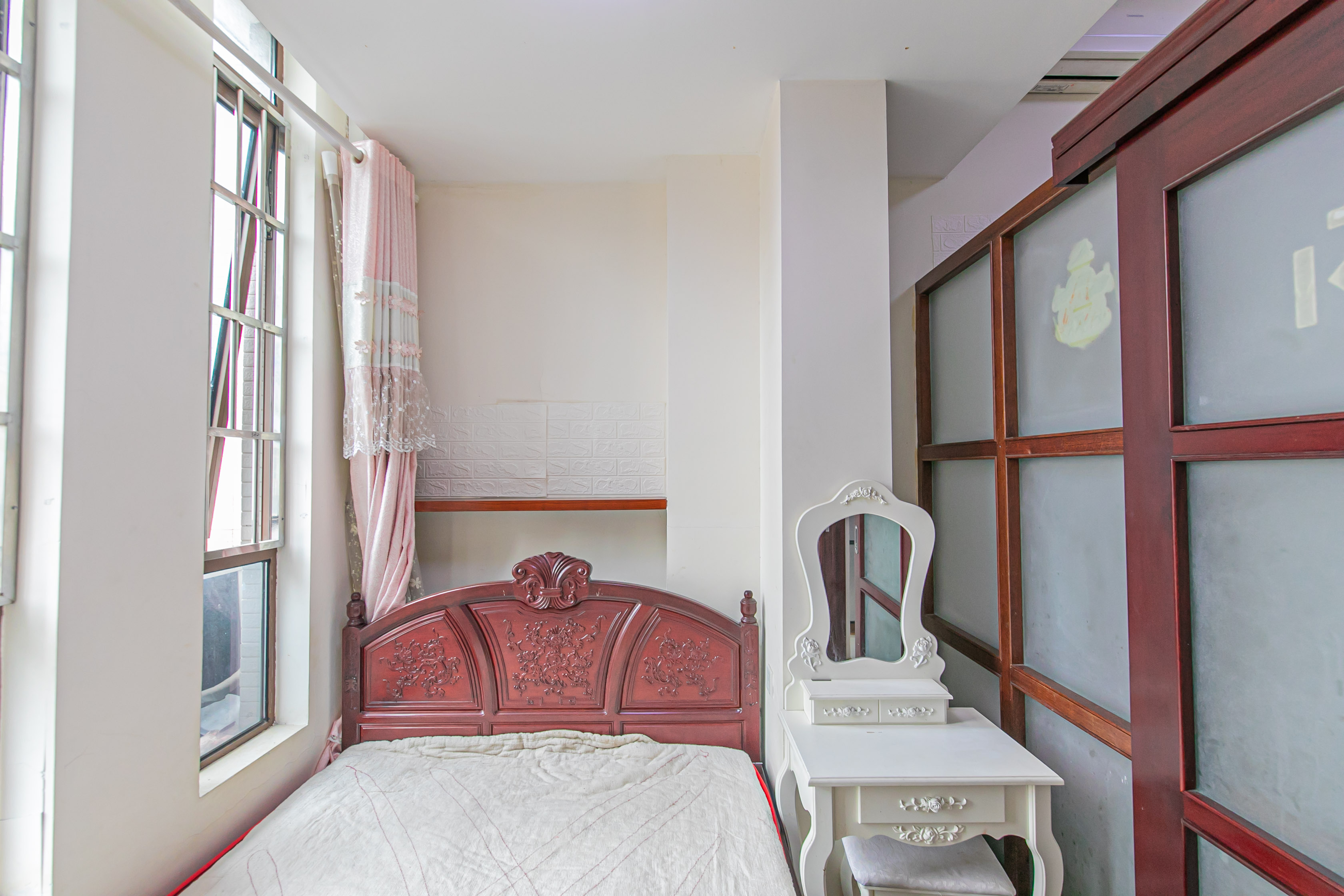 湖湾世景  2室1厅1卫    55.0万卧室