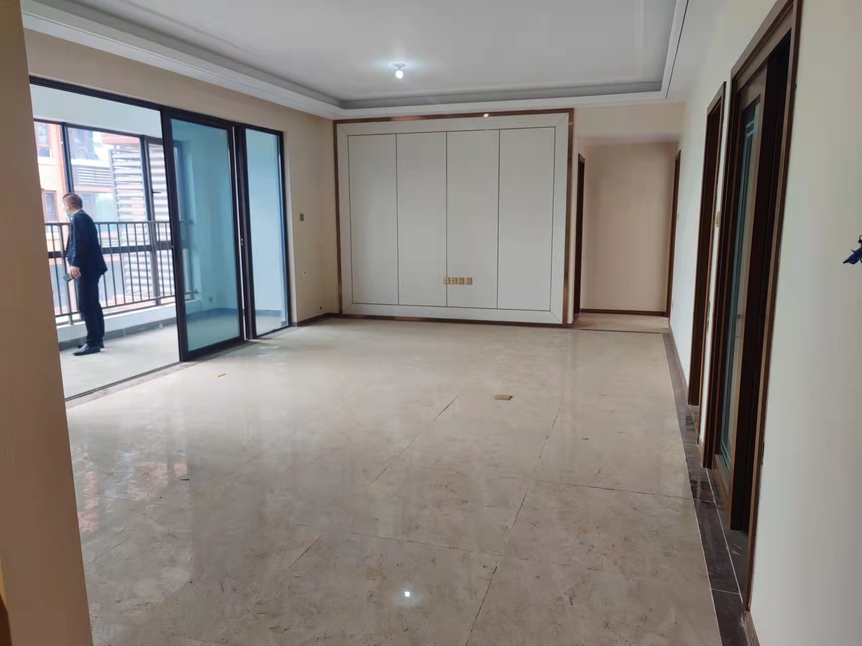 翡翠公园(北大资源) 4室2厅2卫 95.0万 翡翠公园(北大资源) 4室2厅2卫 95.0万客厅