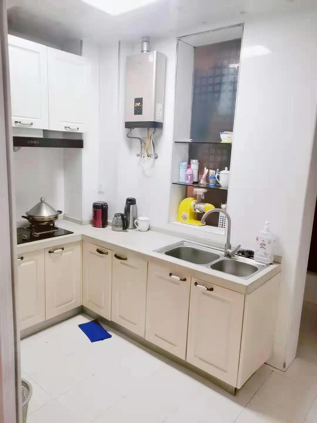 盛世华庭 2室2厅1卫 68.8万 盛世华庭 2室2厅1卫 68.8万客厅