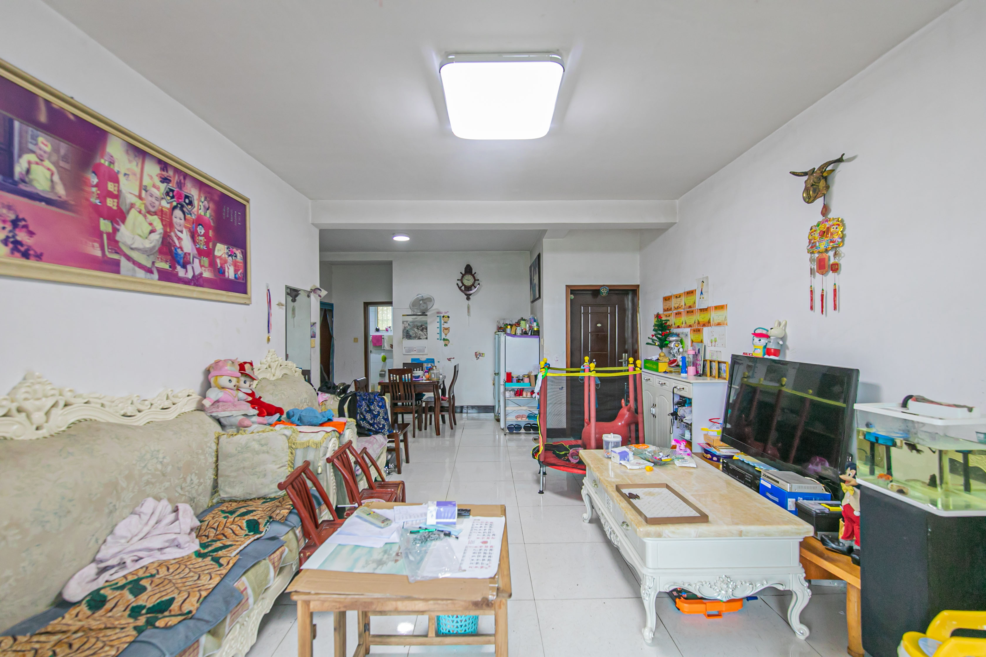 幸福洋房  3室2厅2卫   51.80万客厅