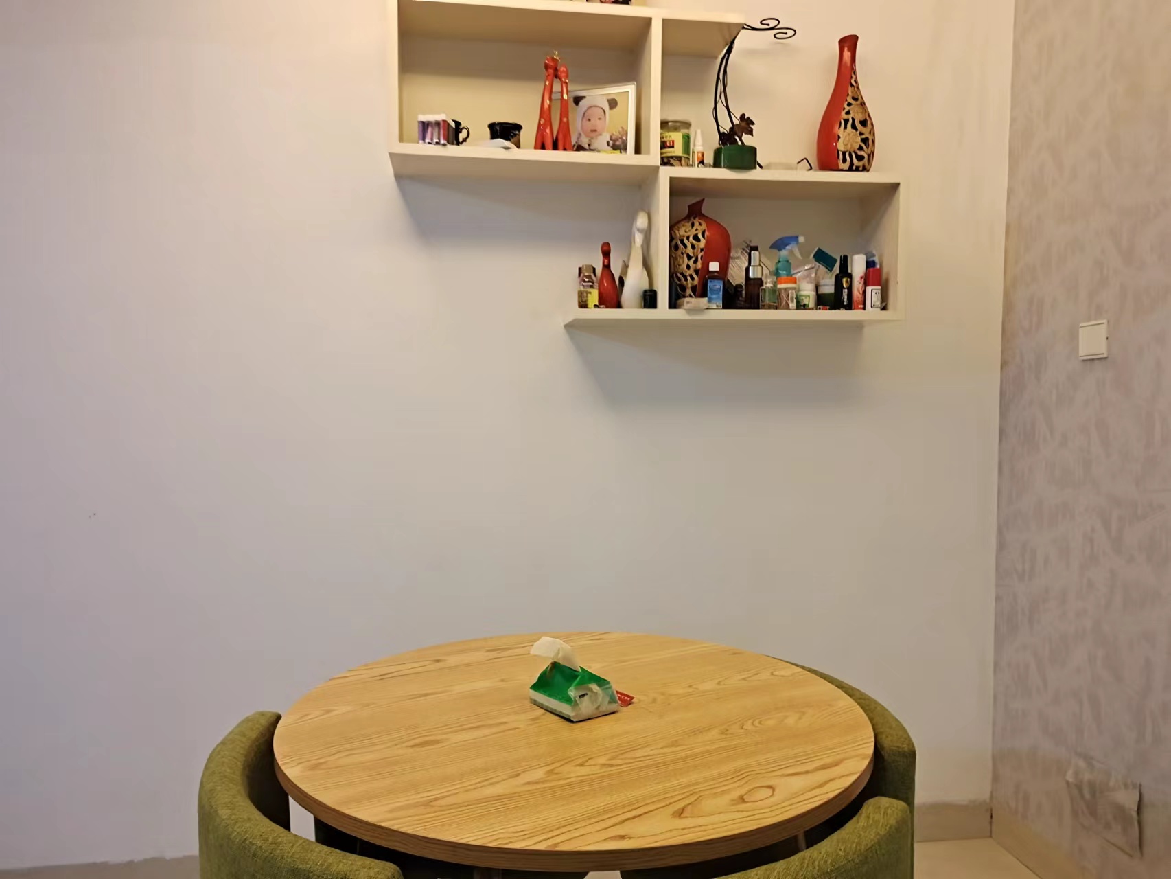 盛世华庭 2室2厅1卫 68.8万 盛世华庭 2室2厅1卫 68.8万客厅