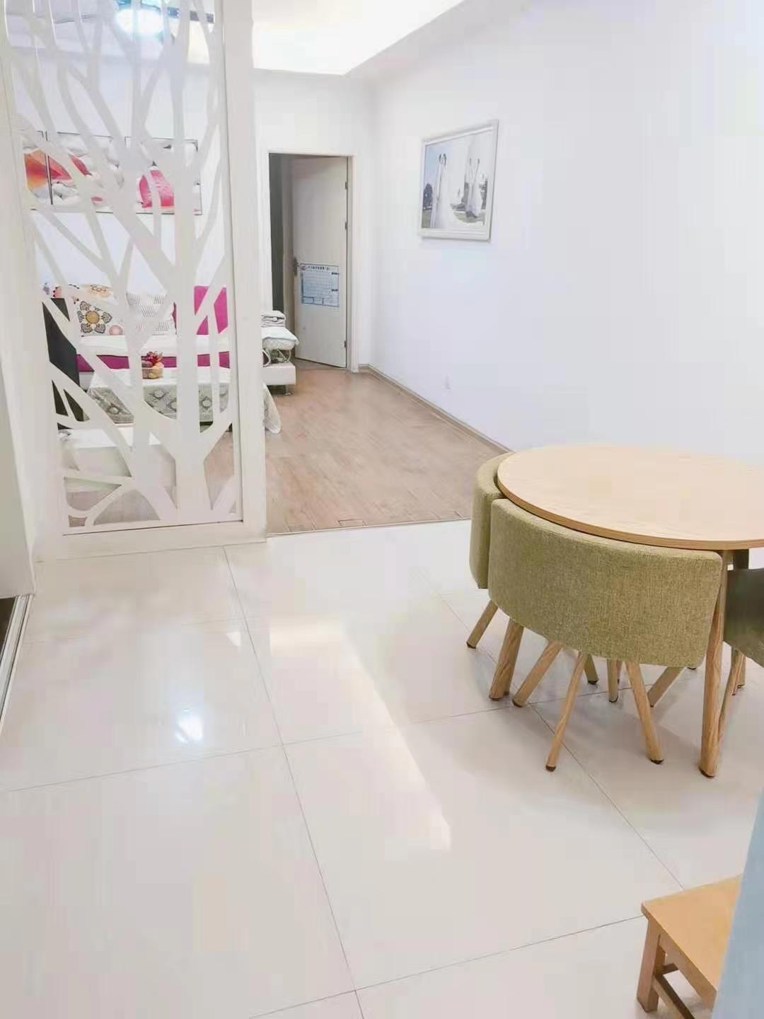 盛世华庭 2室2厅1卫 68.8万 盛世华庭 2室2厅1卫 68.8万客厅