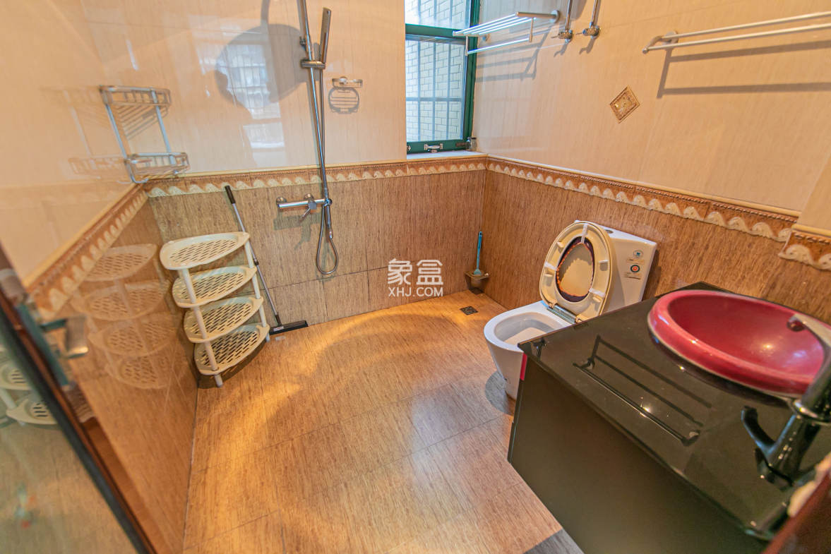 松雅湖畔 3室2厅2卫 103.8万 松雅湖畔 3室2厅2卫 103.8万卫生间