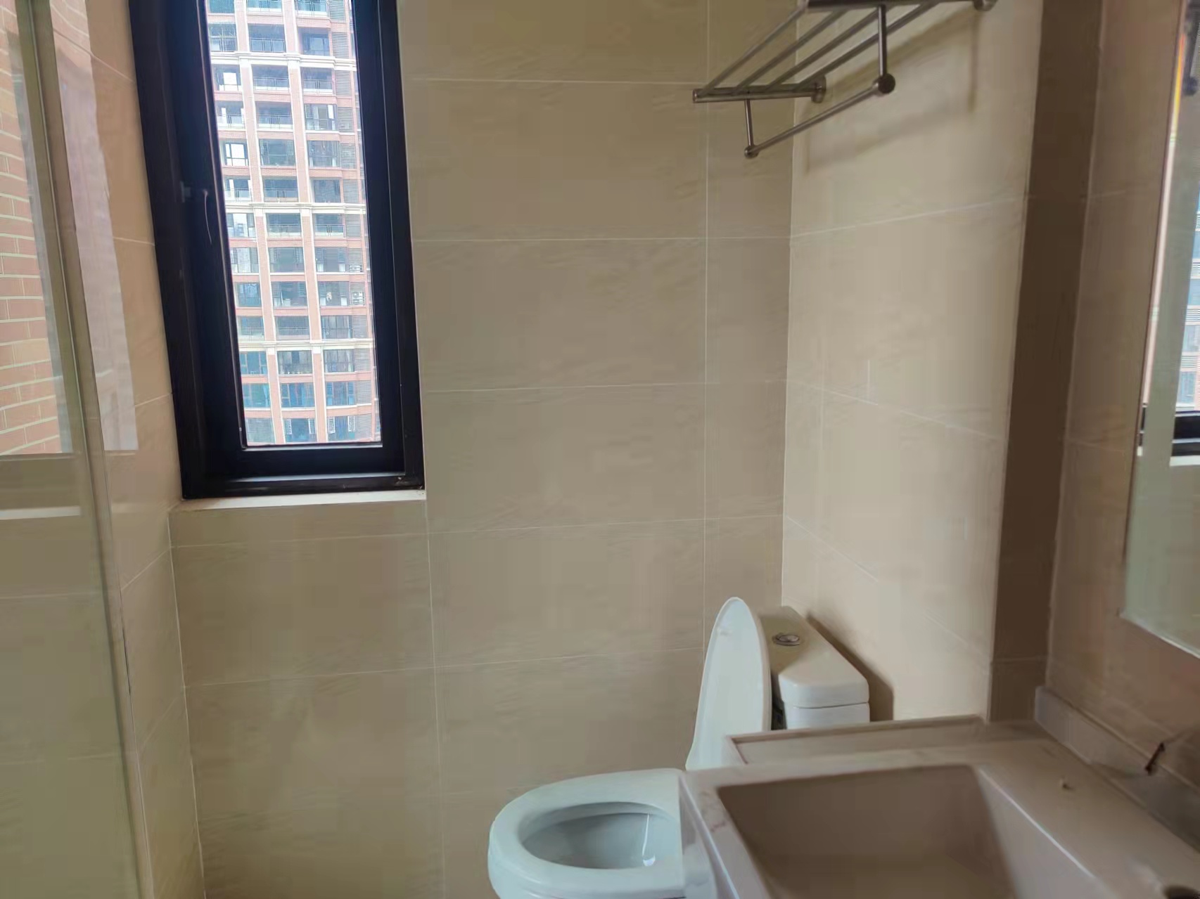 翡翠公园(北大资源) 4室2厅2卫 95.0万 翡翠公园(北大资源) 4室2厅2卫 95.0万客厅