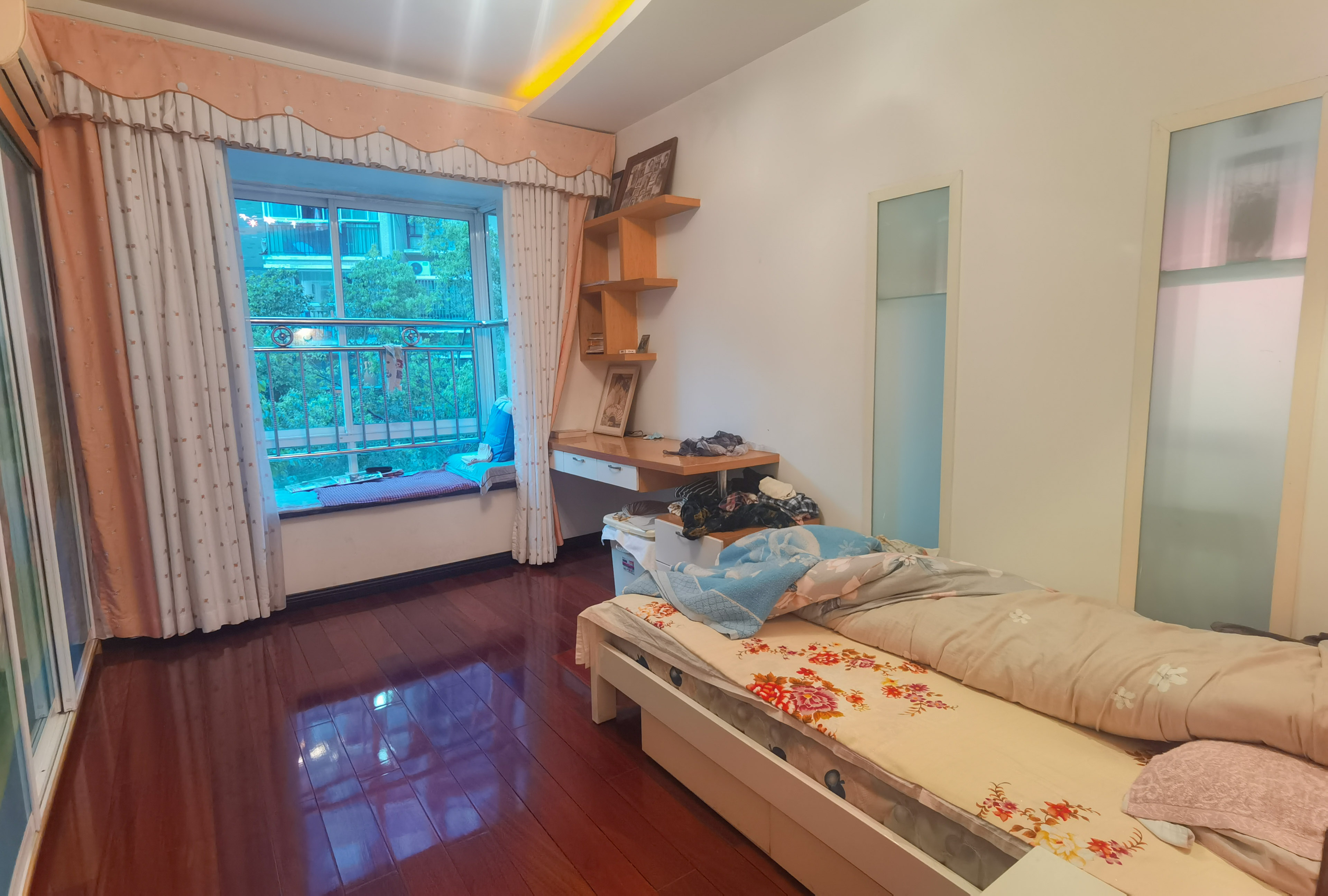 湘银二期世纪花园 3室2厅2卫 82.8万 湘银二期世纪花园 3室2厅2卫 82.8万客厅