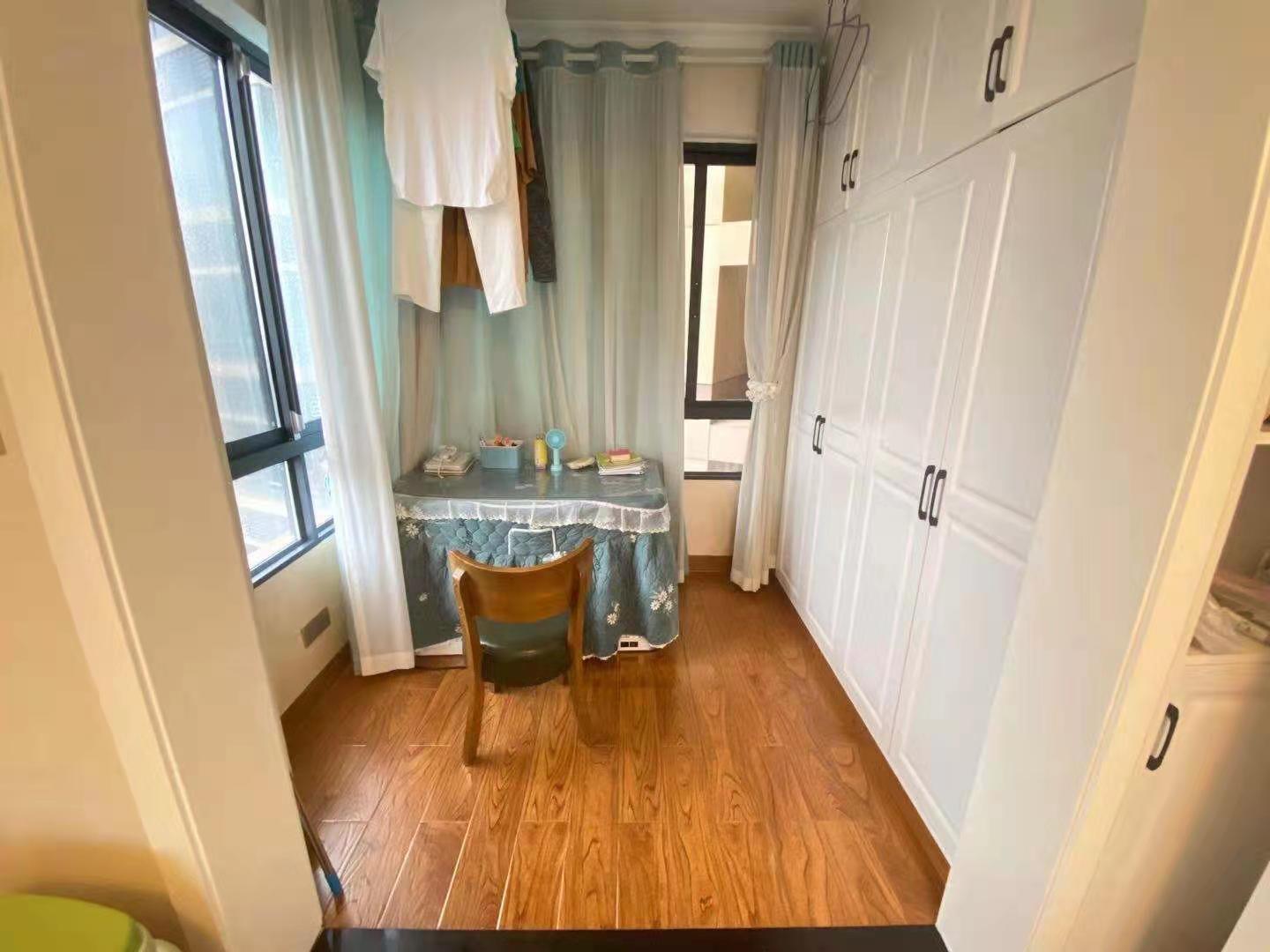 经世龙城 2室2厅1卫 64.8万 经世龙城 2室2厅1卫 64.8万客厅